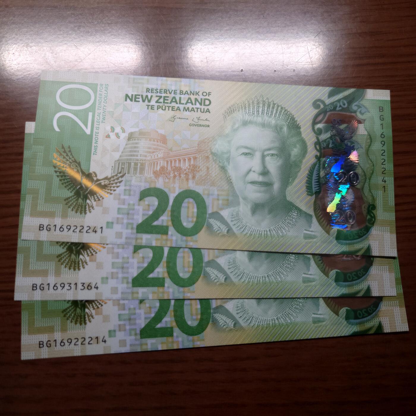 【世界钱币】精选微拍第172期暨2025年第11期  部分卖剩新货上架  (一口价已售出）2016年新西兰20元 全新绝品如图三张为一件一起拍