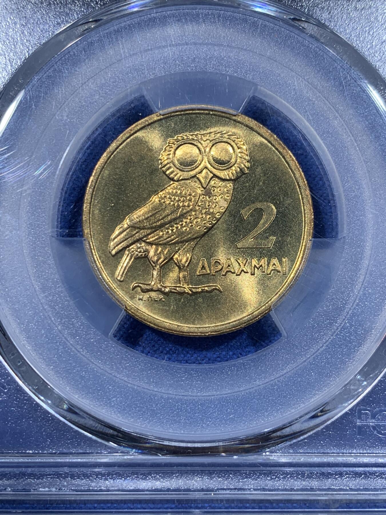 《竞宝斋》第362场 周日，周一，周二  3场连拍 （全场包邮） PCGS MS66 希腊1973年2德拉克马黄铜币， 金光闪闪 火凤凰版！猫头鹰图案设计漂亮！喜欢的不要错过了！