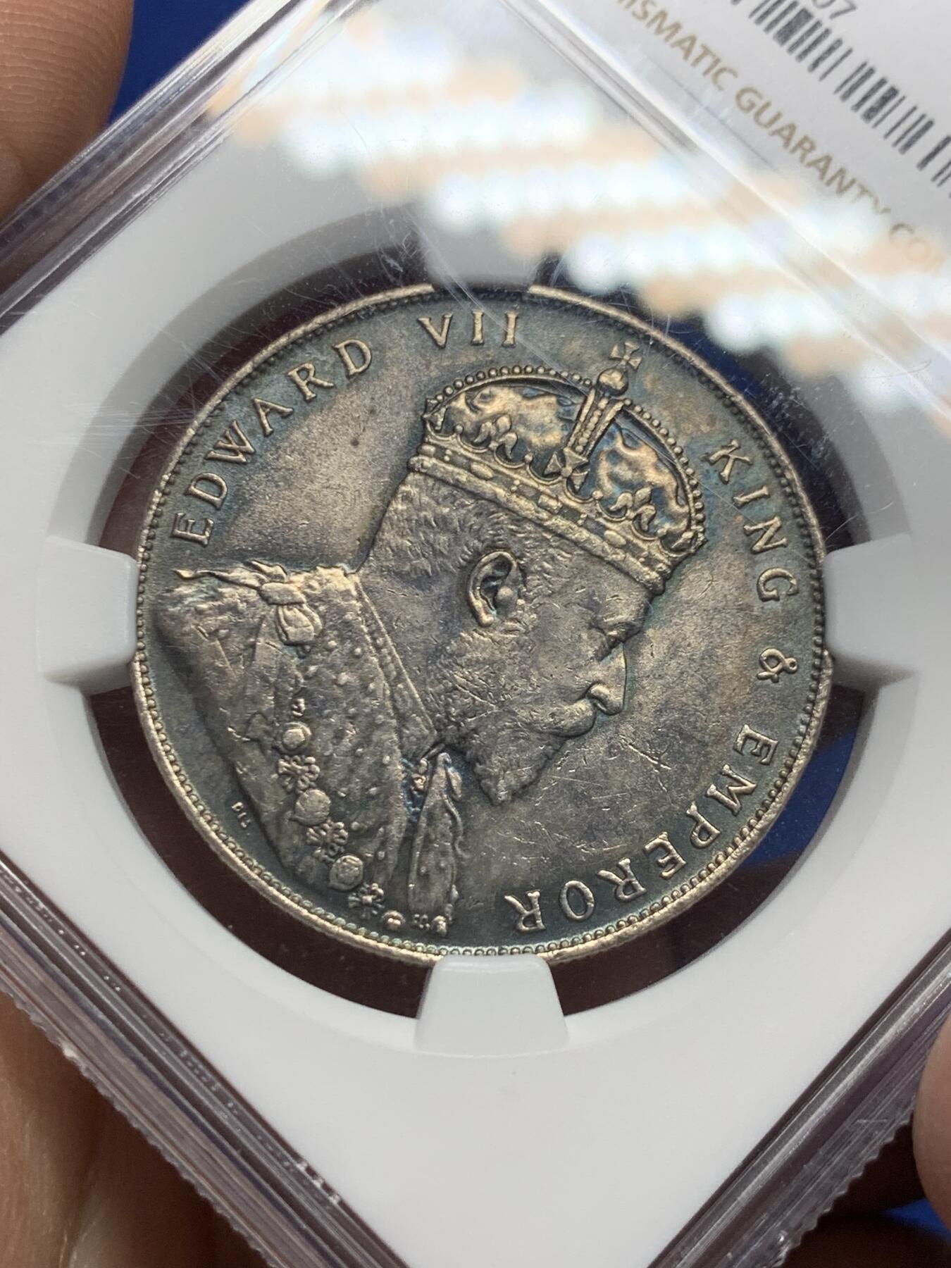 《竞宝斋》第362场 周日，周一，周二  3场连拍 （全场包邮） NGC UNCD 1908年英属海峡殖民地一圆 海峡小样，XF/AU常见，UNC少见很多，黑包浆，状态佳