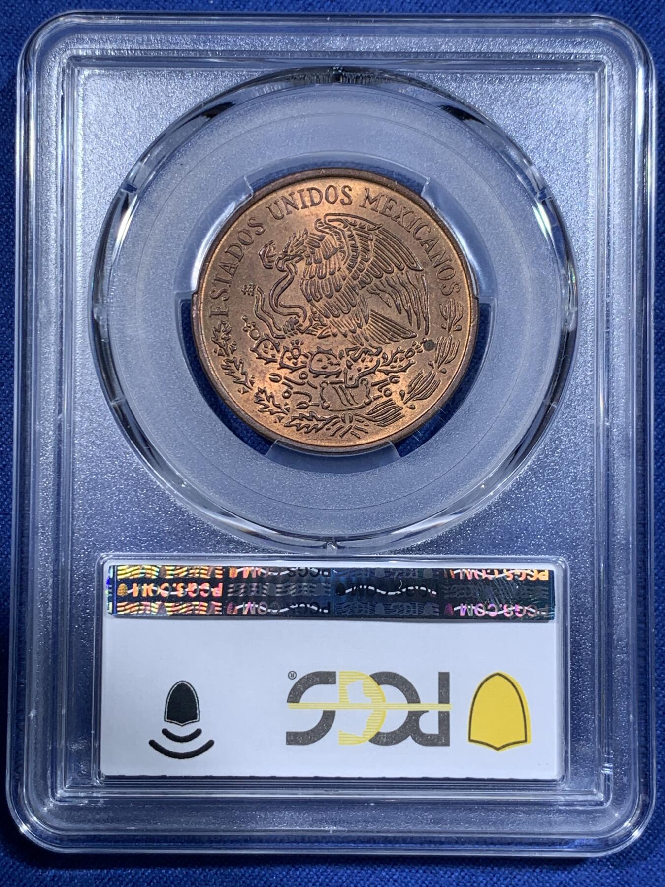 《竞宝斋》第362场 周日，周一，周二  3场连拍 （全场包邮） PCGS MS65RB 高分！ 1973墨西哥20分铜币 铜光充沛 细节很清晰 划痕少 图案融合了人文景观和自然风光 非常有南美风情 65分对铜币来说很不容易了 可藏