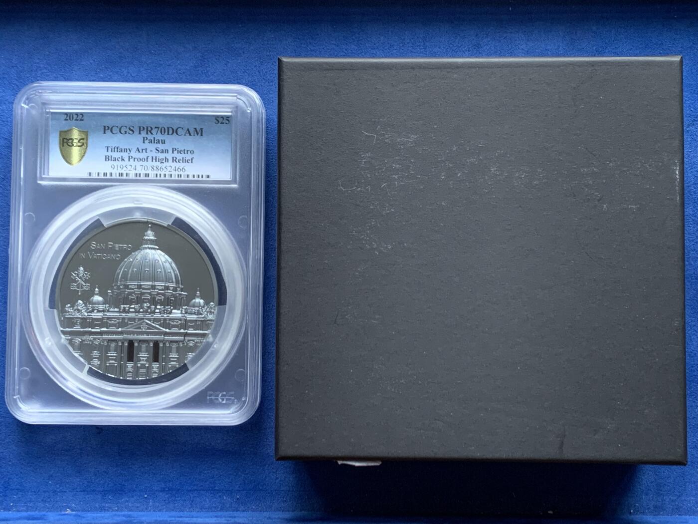 《竞宝斋》第362场 周日，周一，周二  3场连拍 （全场包邮） PCGS PR70DCAM 帕劳2022年 蒂芙尼艺术大都会系列 梵蒂冈圣彼得大教堂超高浮雕精制纪念银币 带盒子 999纯银五盎司重（156克），币径65MM，限量发行555枚！硬币铸造界的巅峰之作 掌中银币之上，方寸之间尽展细节！