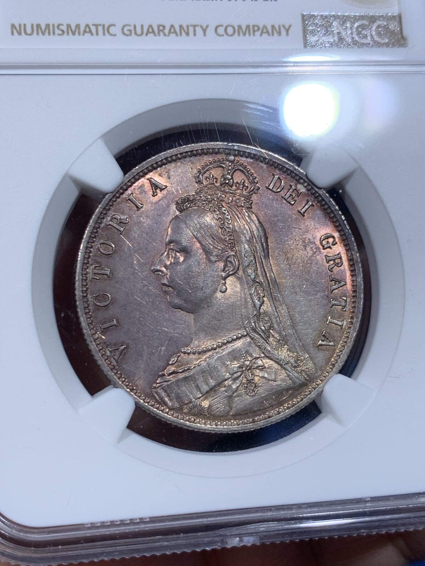 《竞宝斋》第362场 周日，周一，周二  3场连拍 （全场包邮） NGC AU58 英国1887年维多利亚高冠半克朗银币 原味包浆
