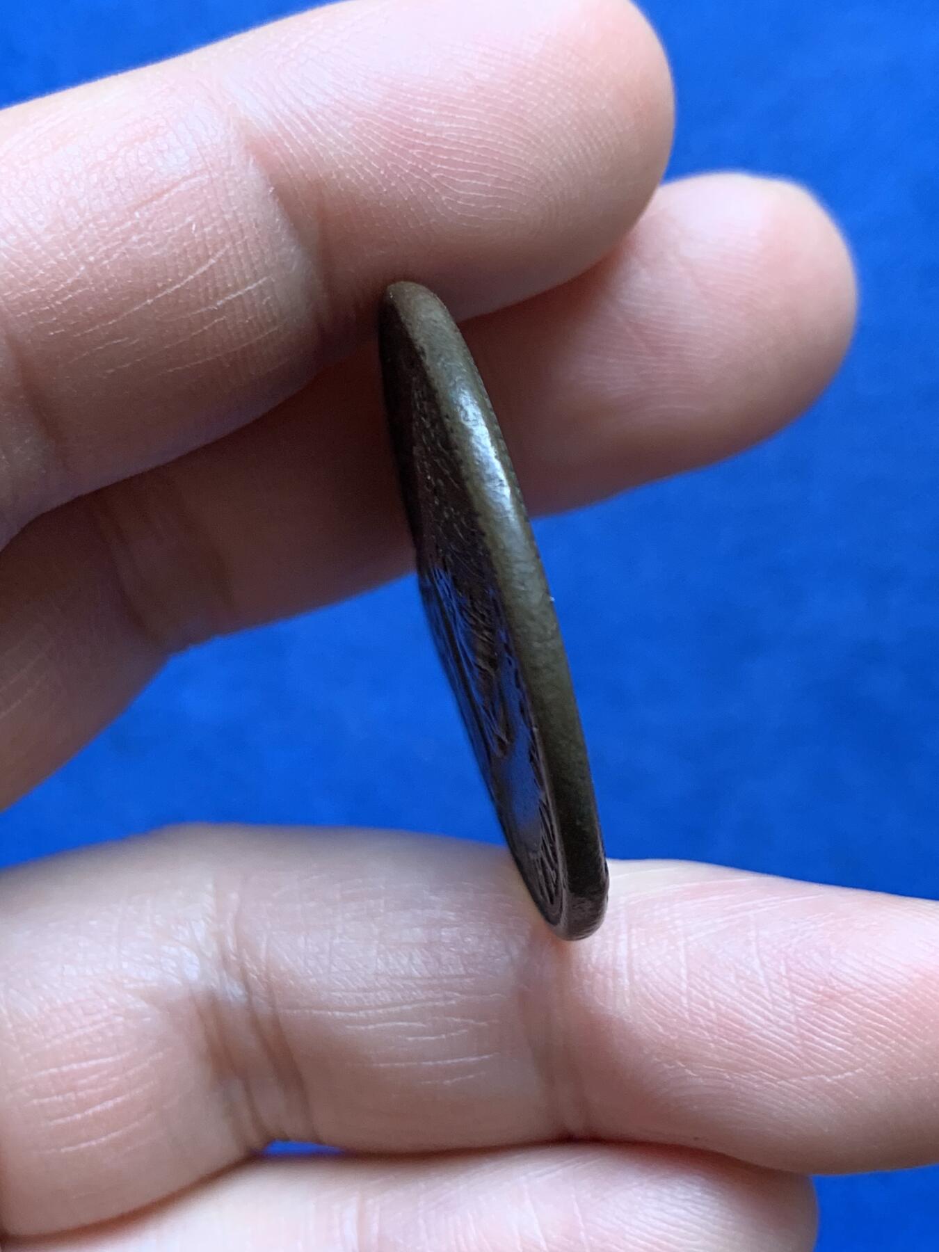 《竞宝斋》第363场 周日，周一，周二  3场连拍 （全场包邮） 意大利教皇英诺森十二世安东尼奥-皮格纳泰利奖章，12点处有穿孔，品种少见，细节见图，18.2克，34.5mm。