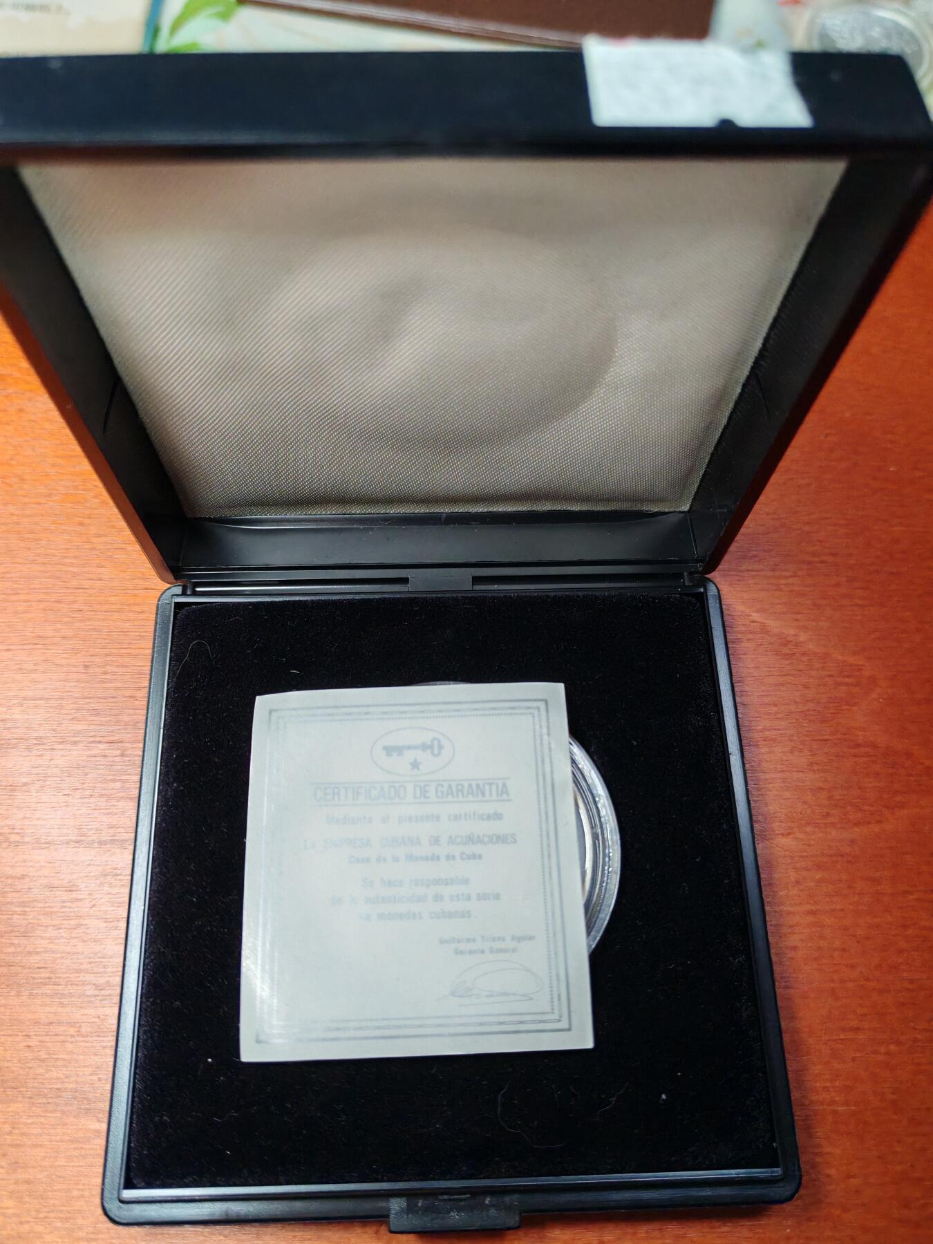 长老汇蛇年精选第七场拍卖 1997古巴小平您好10比索精制银币，盒证全，1盎司999银，十分稀少！