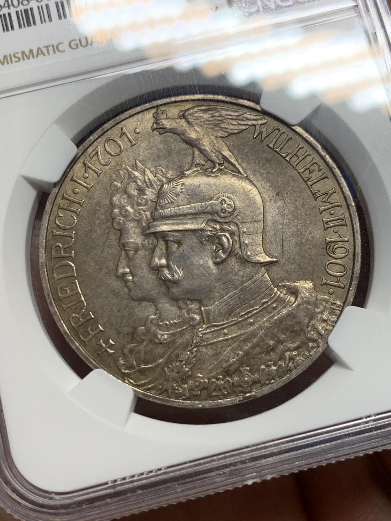 《竞宝斋》第363场 周日，周一，周二  3场连拍 （全场包邮） NGC MS63 德国1901年普鲁士建国200周年5马克银币，币面细节上佳，双面转光优秀，包浆漂亮。