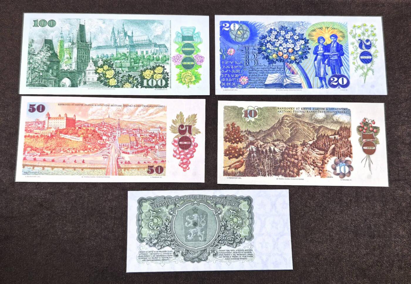 北京马甸外国币专卖第137期，外国纸币专场，陆续上拍，欢迎关注 非常得：捷克斯洛伐克社会主义时期 100克郎50克郎20克朗10克朗1克郎全套全新钞票 ，那是相当的 精美