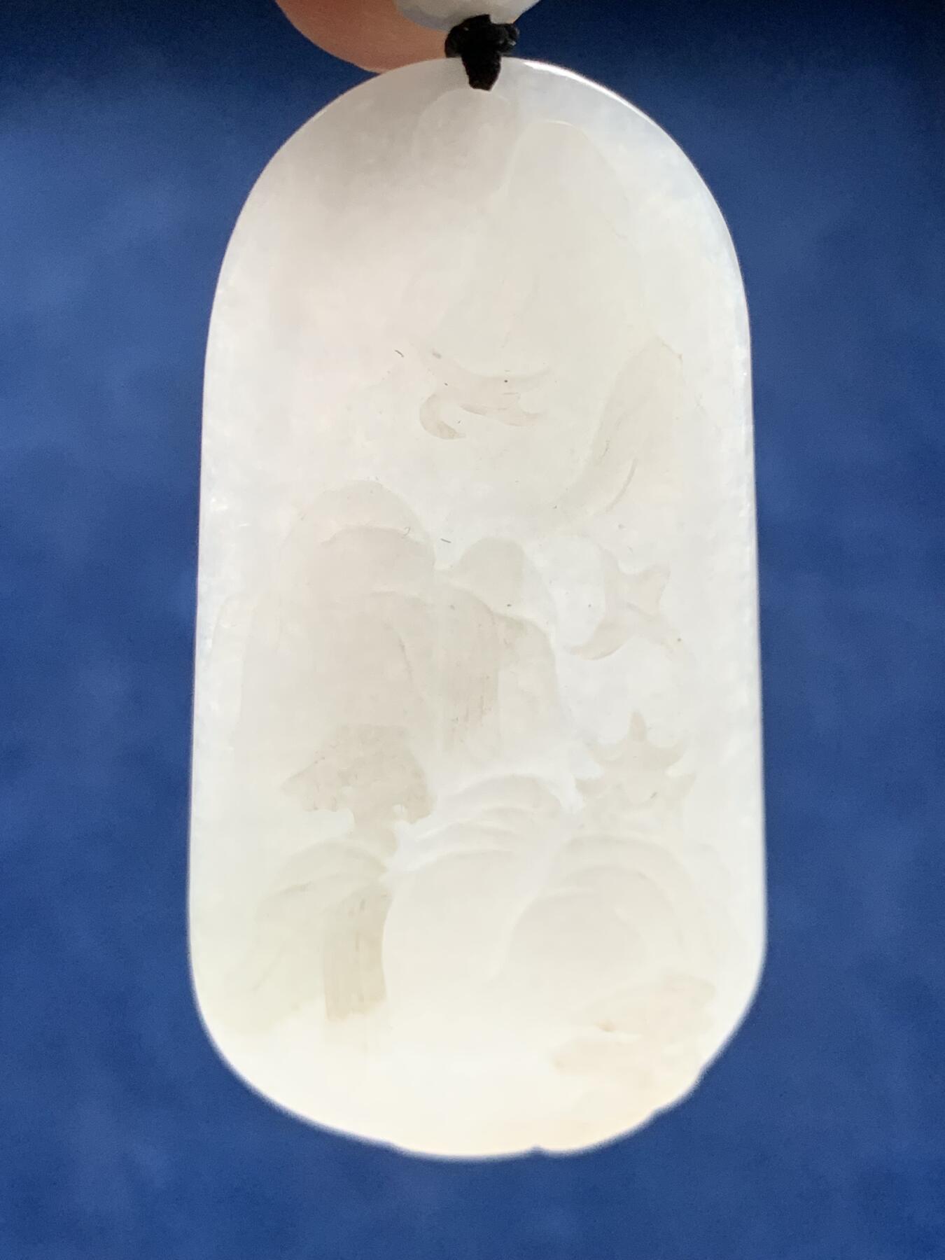 《竞宝斋》第363场 周日，周一，周二  3场连拍 （全场包邮） 山水吊坠，细糯，线条流畅，底子干净，微含棉裂 总重28克 33.9x67.5mm
