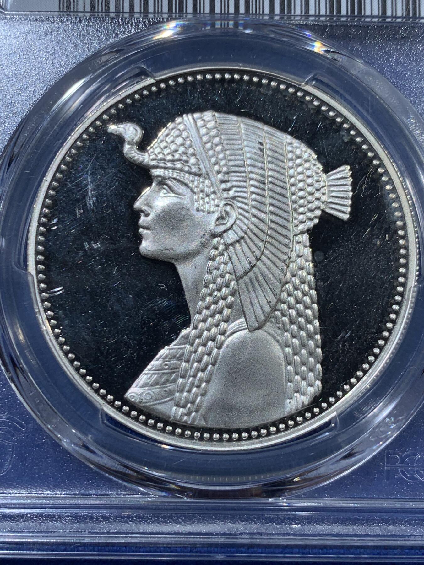 《竞宝斋》第363场 周日，周一，周二  3场连拍 （全场包邮） PCGS PR67DCAM 热门！1993埃及克莱奥帕特拉5镑纪念银币 又大又厚 手感沉甸甸 工艺很不错 浮雕感极强 富有埃及风情 少见的大银币