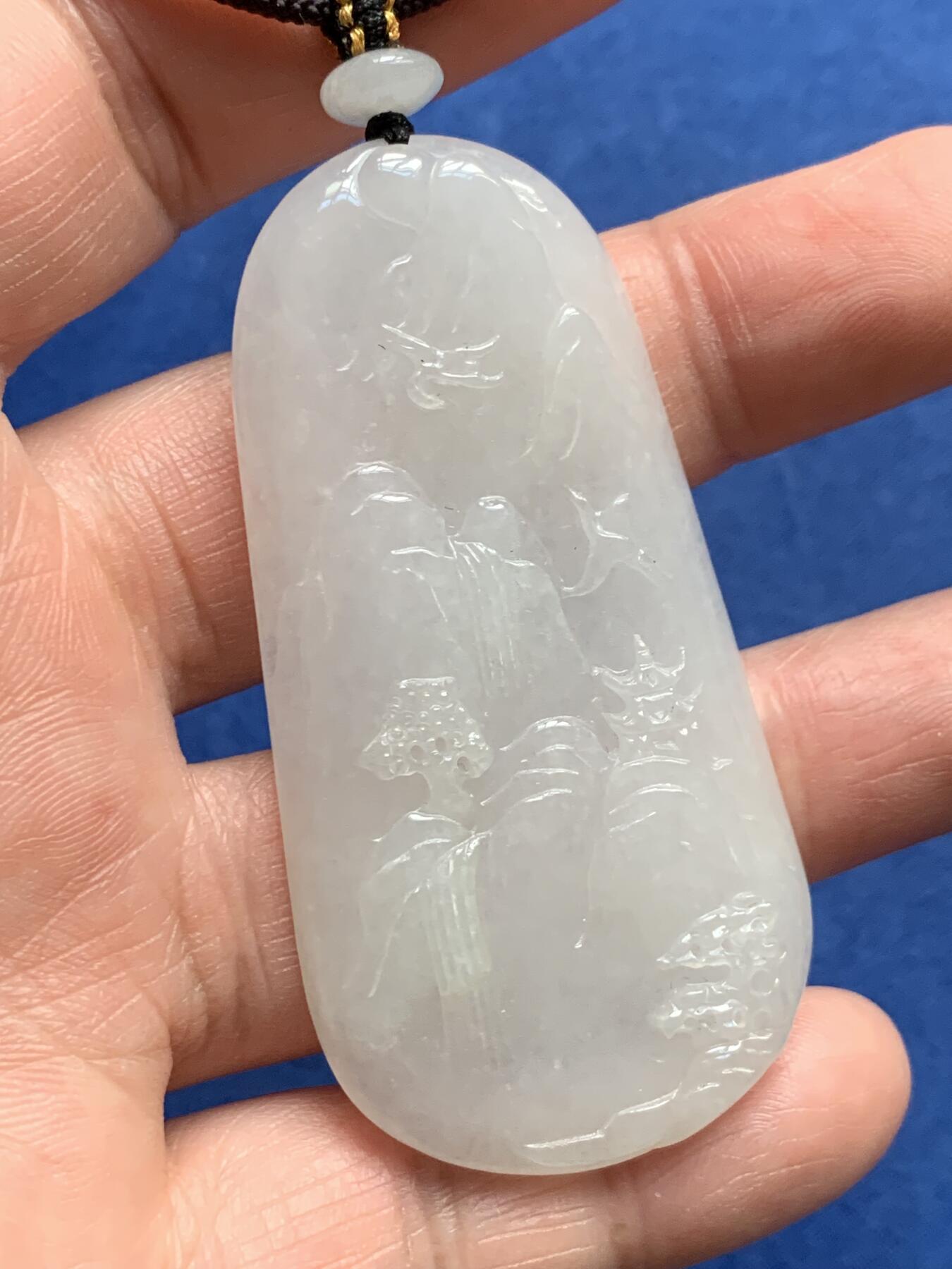 《竞宝斋》第363场 周日，周一，周二  3场连拍 （全场包邮） 山水吊坠，细糯，线条流畅，底子干净，微含棉裂 总重28克 33.9x67.5mm