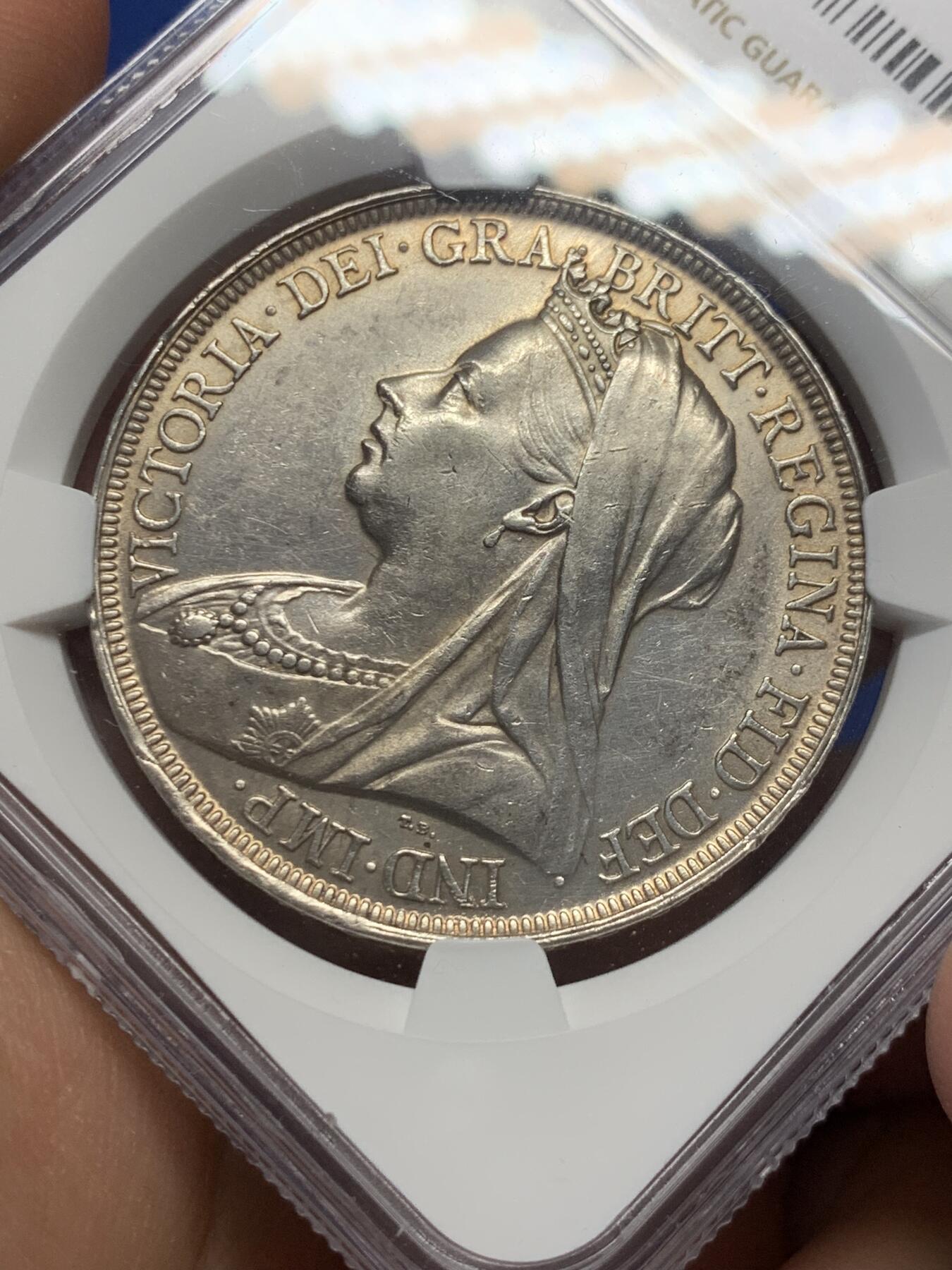 《竞宝斋》第363场 周日，周一，周二  3场连拍 （全场包邮） NGC UNCD 英国1895年维多利亚披纱1克朗马剑银币 原光少见