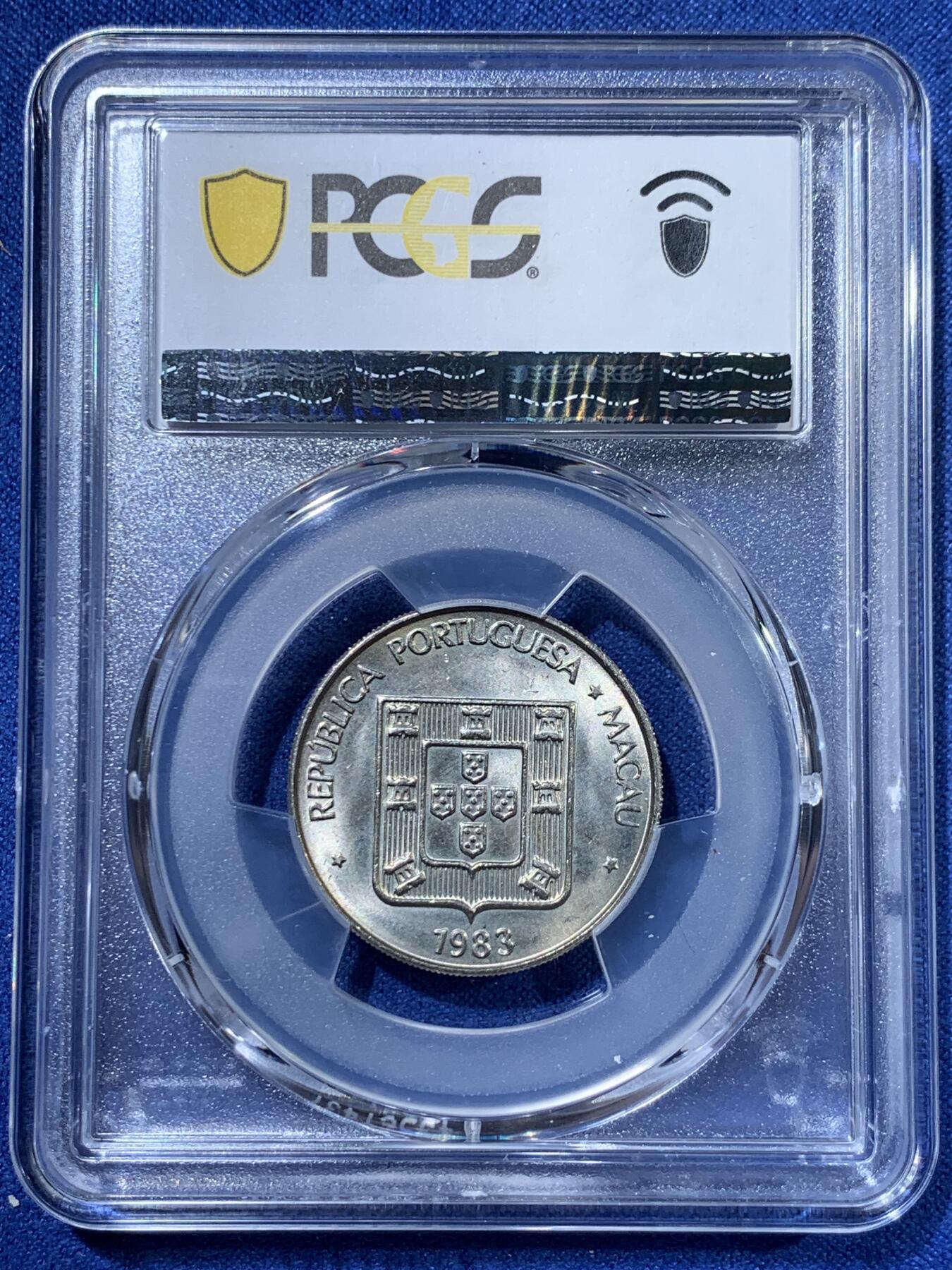 《竞宝斋》第363场 周日，周一，周二  3场连拍 （全场包邮） PCGS MS65 澳门1983双鱼一圆 吉祥文化主题 非常受欢迎的品种 光度很不错 细节好划痕少 可藏
