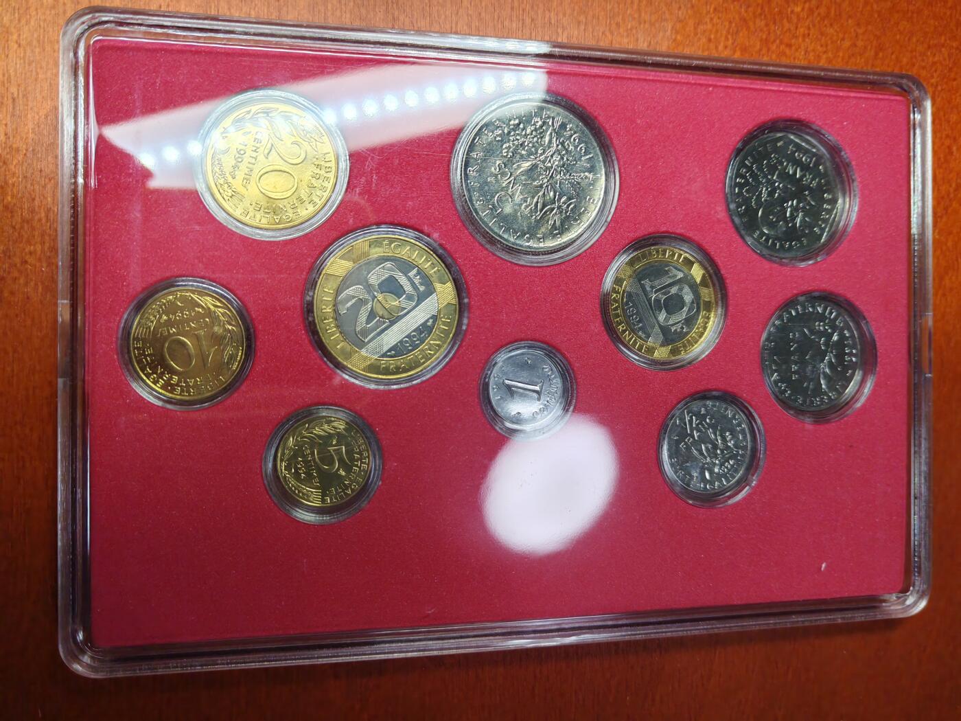 长老汇蛇年精选第七场拍卖 1994法国10枚套，含20法郎3金属币蜜蜂密印，带外纸