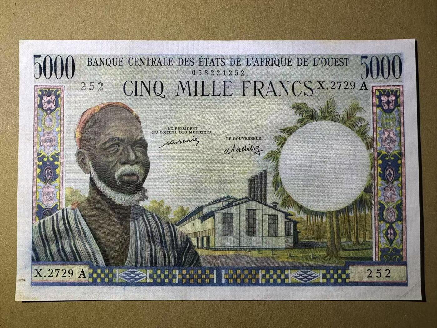 【Blue Auction】世界纸币精拍第635期【精】——16级TOP拍卖/信誉/品质/专业/高效💫 【252小雷达】法属西非 1961-65年5000法郎 大奶妈 法属大方块 XF品相