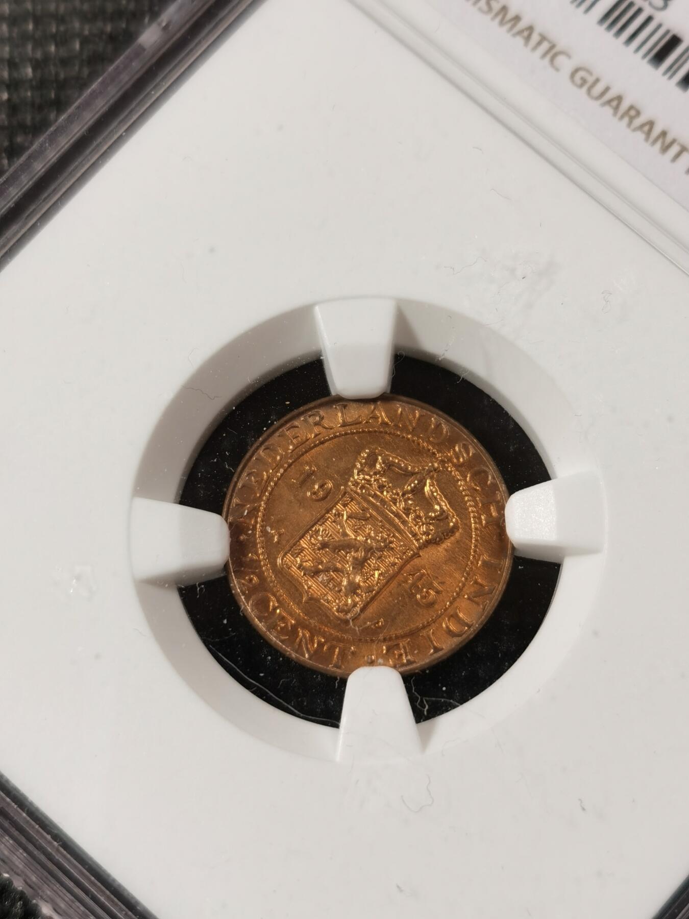 甄臻铺-世界钱币拍卖（第9期）新铺开张，欢迎捧场 NGC-MS66RB 1945年P版，荷属东印度1/2分，铜光圆润