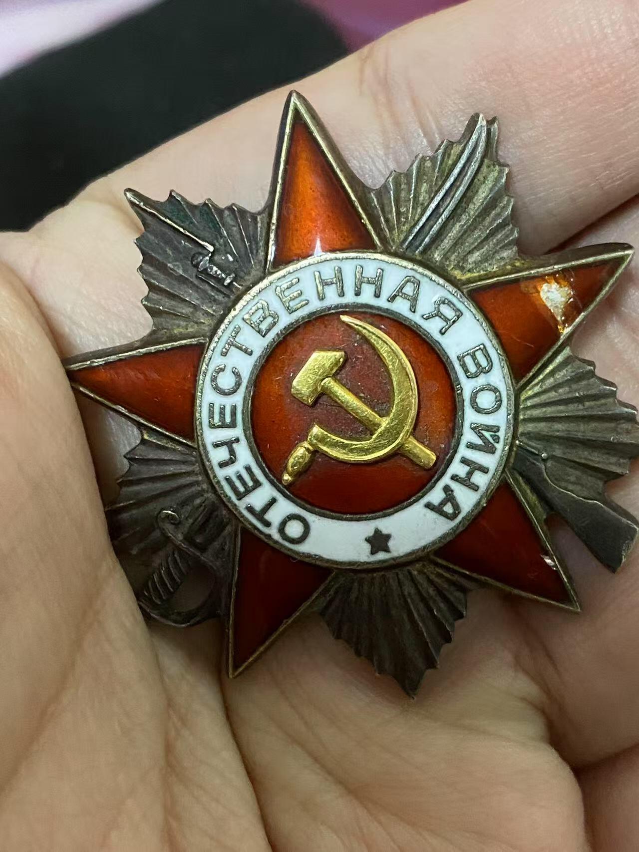 苏联勋章奖章3月28日晚上九点结束在麦稀奇 找不到的加我qq或者微信都是184277308备注苏章拍卖。最好加微信群每次都会通知还有提前可以一口价的 最近会持续拍卖一些东西。 已经一口价。不要再出价了。苏联二战二级为国勋章 517719 药剂师 右边角磕碰  Бруклишевский Марк Александрович 卫生勤务大尉 40野战后送站管理局药剂师-检查员 故事也比较长 为供应检查药品等。挺稀有的药剂师的二级为国。难得。