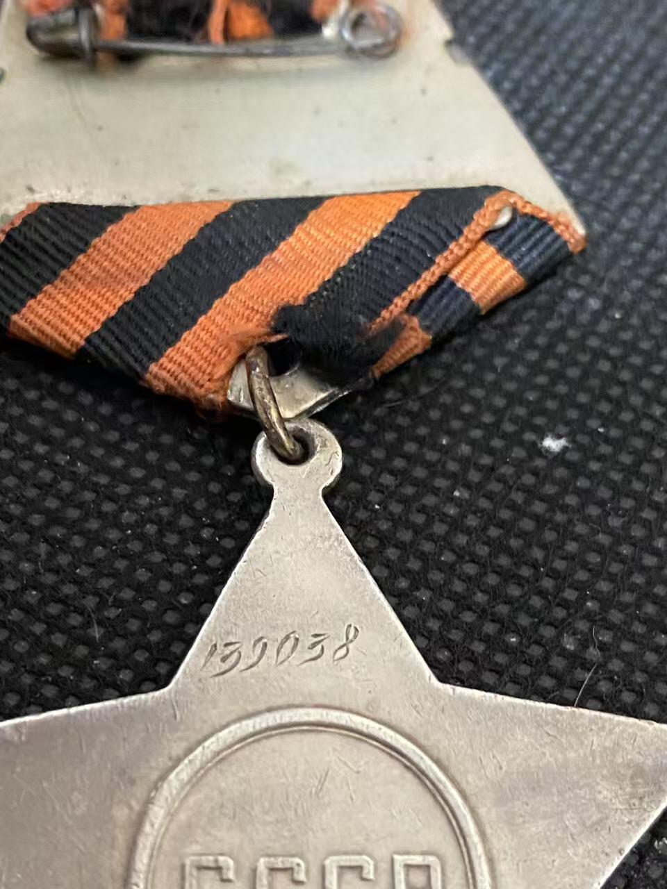 苏联勋章奖章3月28日晚上九点结束在麦稀奇 找不到的加我qq或者微信都是184277308备注苏章拍卖。最好加微信群每次都会通知还有提前可以一口价的 最近会持续拍卖一些东西。 苏联三级光荣勋章 炮长击落7架飞机  139038 好品无磕碰 原环未开 白钢挂 Ясафов Николай Иванович 最高统帅部14高炮师2013高炮团炮长他指挥的分队在自己的账上有击落7架敌机，击伤1架。其中有他作为炮长的很大的功劳。后续还参加了对日作战。