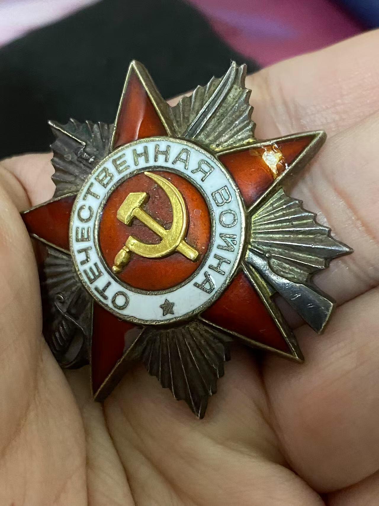 苏联勋章奖章3月28日晚上九点结束在麦稀奇 找不到的加我qq或者微信都是184277308备注苏章拍卖。最好加微信群每次都会通知还有提前可以一口价的 最近会持续拍卖一些东西。 已经一口价。不要再出价了。苏联二战二级为国勋章 517719 药剂师 右边角磕碰  Бруклишевский Марк Александрович 卫生勤务大尉 40野战后送站管理局药剂师-检查员 故事也比较长 为供应检查药品等。挺稀有的药剂师的二级为国。难得。