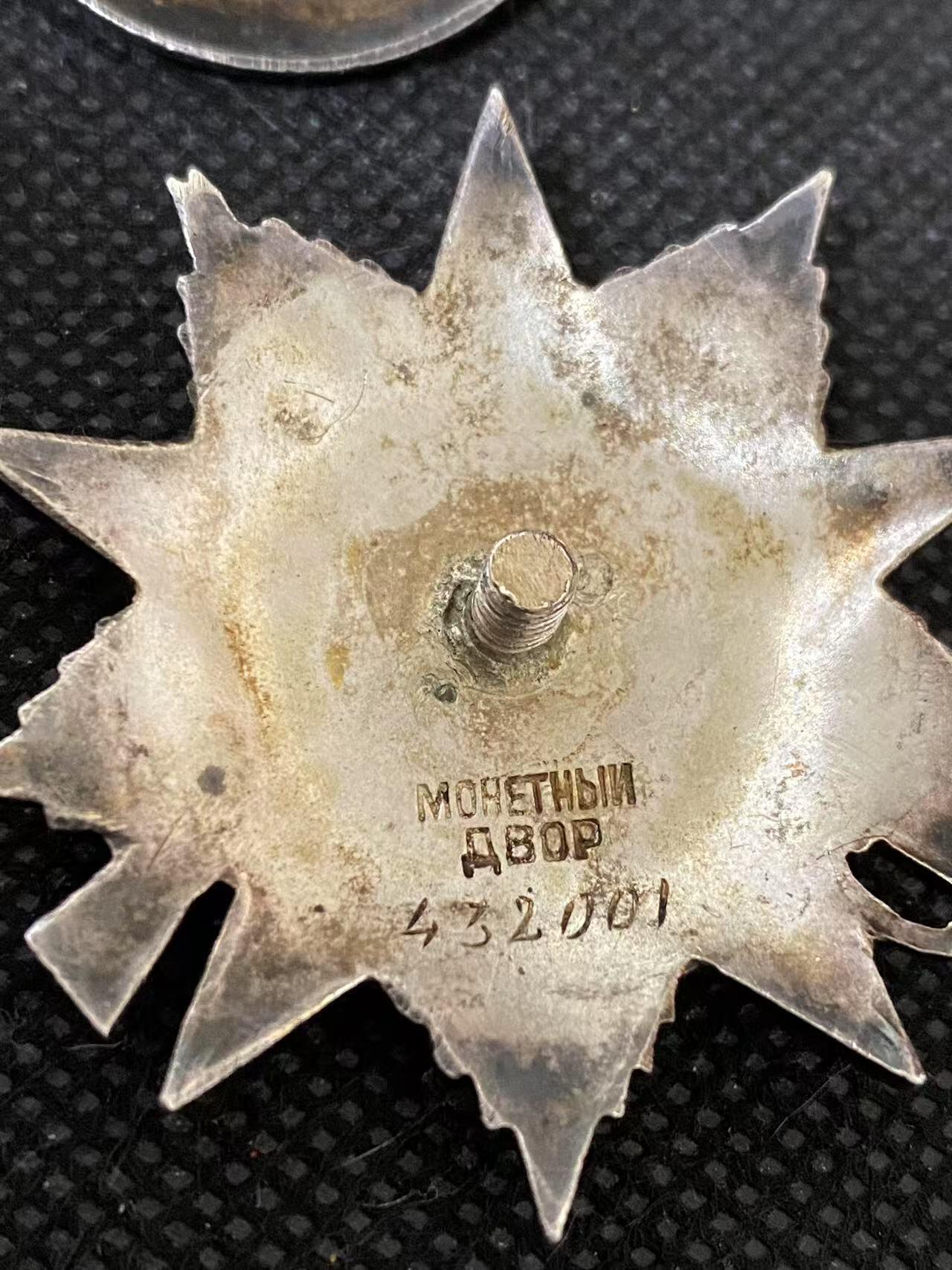 苏联勋章奖章3月28日晚上九点结束在麦稀奇 找不到的加我qq或者微信都是184277308备注苏章拍卖。最好加微信群每次都会通知还有提前可以一口价的 最近会持续拍卖一些东西。  苏联Соломатин Матвей Дмитриевич 的43二级二战为国勋章 432001 蟹版 好品无磕碰 佩戴痕迹几乎都没有 蟹版 短杆 原配银盖子 沃洛赫塔车站的战斗中，索洛马京同志表现勇敢无畏，将炮推到开放型发射阵地上近距离射击敌军步兵，他的排压制了敌军的3个火力点，消灭了2个步兵排、2挺机枪和1门迫击炮，申请一级给的二级。