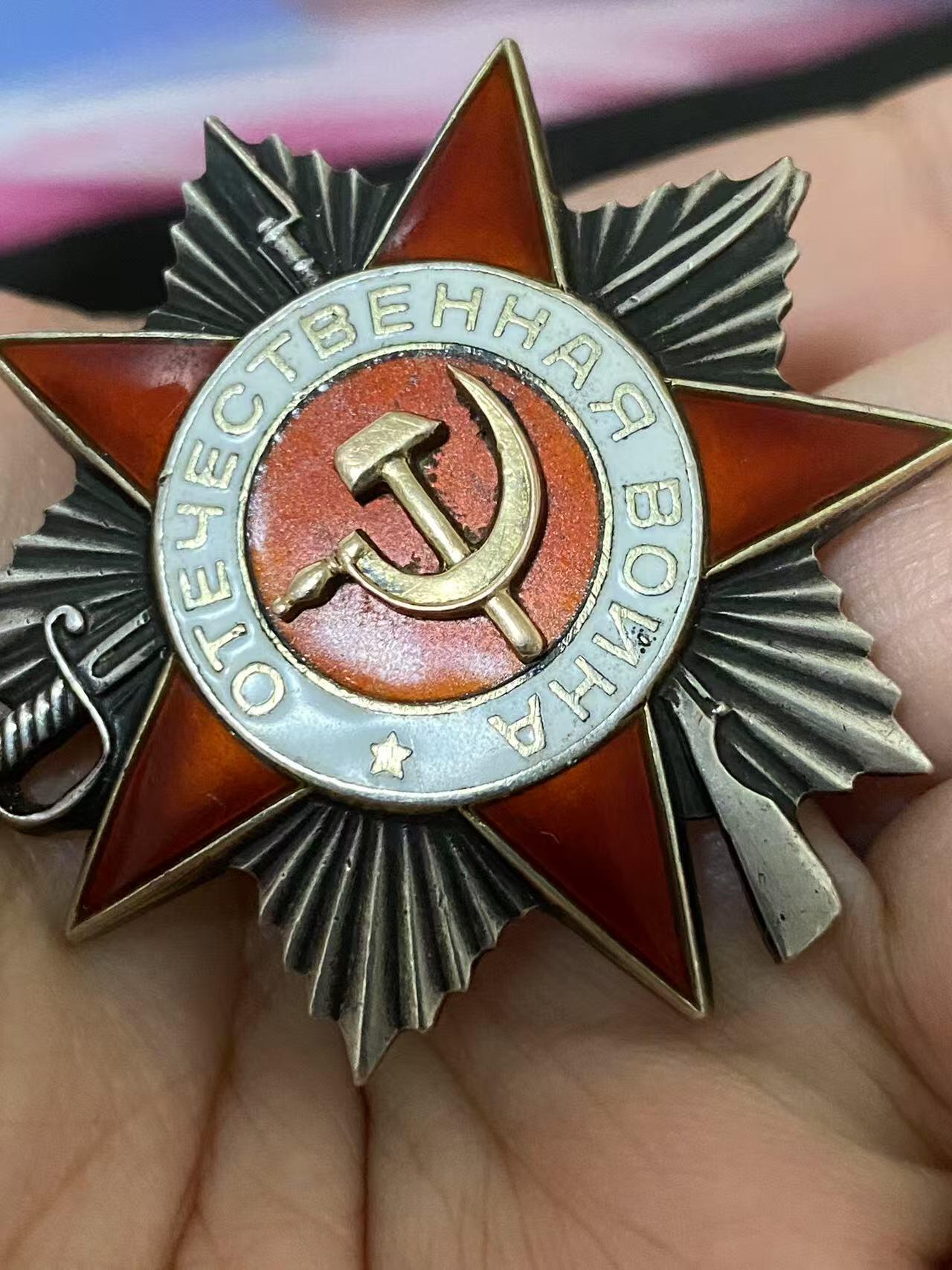 苏联勋章奖章3月28日晚上九点结束在麦稀奇 找不到的加我qq或者微信都是184277308备注苏章拍卖。最好加微信群每次都会通知还有提前可以一口价的 最近会持续拍卖一些东西。 苏联二战二级为国勋章 782179 好品无磕碰 轻微佩戴痕迹 Ермилов Георгий Иванович 331斯摩棱斯克步兵师1108步兵团排指挥员 第一批突进敌军驻地。跟随坦克在铁路上行动，击退反扑，积弊5. 非常好的实际 步兵跟随坦克杀敌。