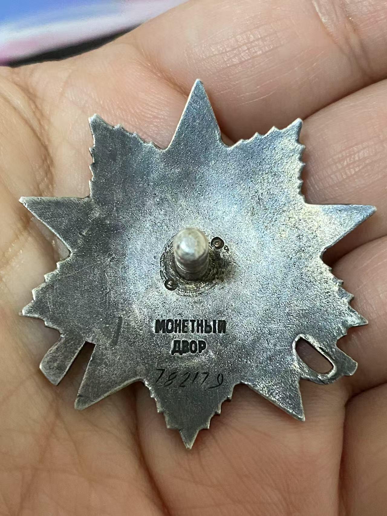 苏联勋章奖章3月28日晚上九点结束在麦稀奇 找不到的加我qq或者微信都是184277308备注苏章拍卖。最好加微信群每次都会通知还有提前可以一口价的 最近会持续拍卖一些东西。 苏联二战二级为国勋章 782179 好品无磕碰 轻微佩戴痕迹 Ермилов Георгий Иванович 331斯摩棱斯克步兵师1108步兵团排指挥员 第一批突进敌军驻地。跟随坦克在铁路上行动，击退反扑，积弊5. 非常好的实际 步兵跟随坦克杀敌。