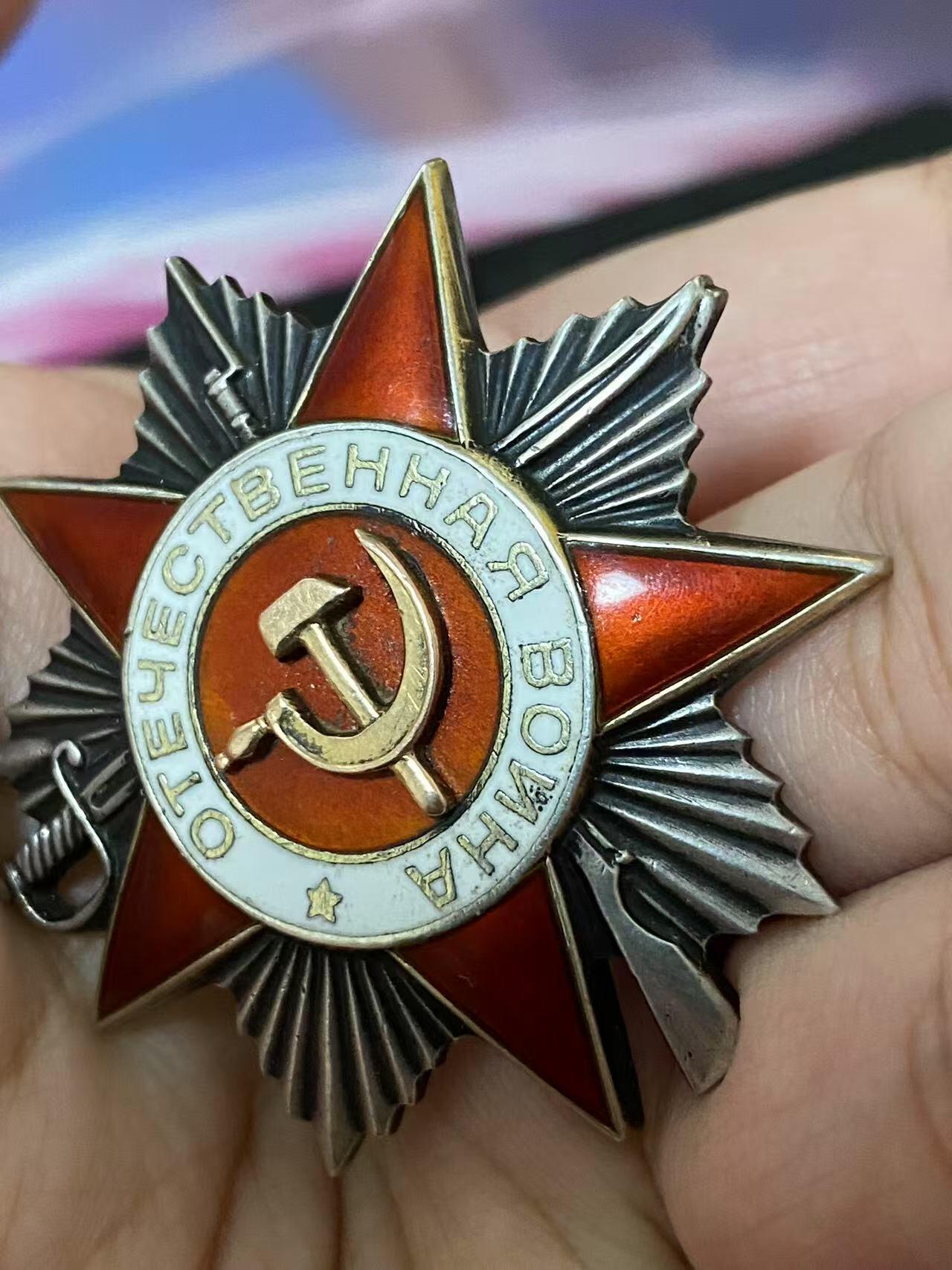 苏联勋章奖章3月28日晚上九点结束在麦稀奇 找不到的加我qq或者微信都是184277308备注苏章拍卖。最好加微信群每次都会通知还有提前可以一口价的 最近会持续拍卖一些东西。 苏联二战二级为国勋章 782179 好品无磕碰 轻微佩戴痕迹 Ермилов Георгий Иванович 331斯摩棱斯克步兵师1108步兵团排指挥员 第一批突进敌军驻地。跟随坦克在铁路上行动，击退反扑，积弊5. 非常好的实际 步兵跟随坦克杀敌。