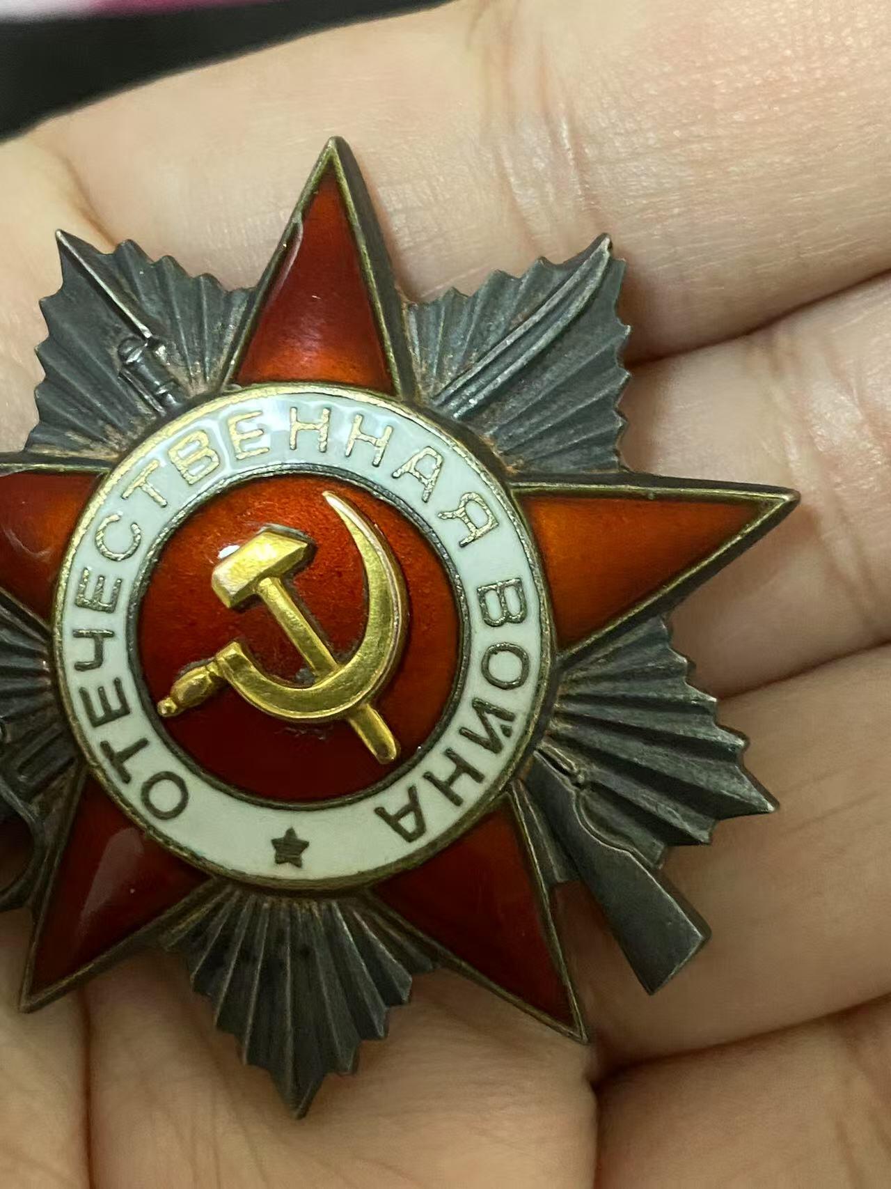 苏联勋章奖章3月28日晚上九点结束在麦稀奇 找不到的加我qq或者微信都是184277308备注苏章拍卖。最好加微信群每次都会通知还有提前可以一口价的 最近会持续拍卖一些东西。 苏联二战二级为国勋章 492874 好品无磕碰 佩戴痕迹都少见 Череповский Александр Андреевич 230斯大林诺步兵师组织-计划科主任 在从法西斯侵略者手中解放波兰领土的作战行动期间，尽管移动设备数量不足，还在迅速推进，他依然能够安排计划工作，因此向发射阵地运送弹药。挺少见的职位 大尉 。得过保卫斯大林格勒奖章等