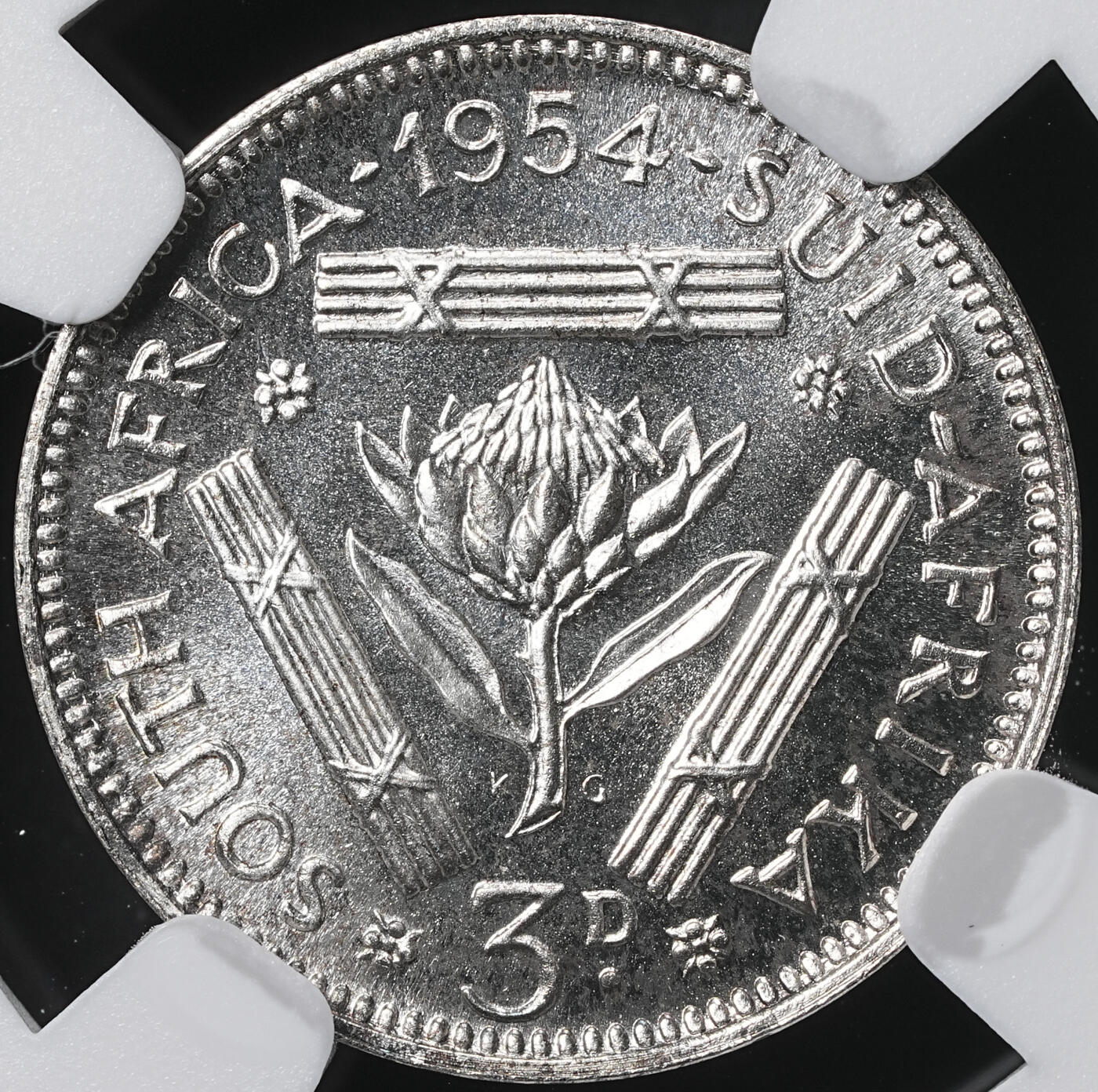 修遠堂世界钱币第六十二期 NGC PF66 1954年南非3便士精制银币 仅铸造3150枚