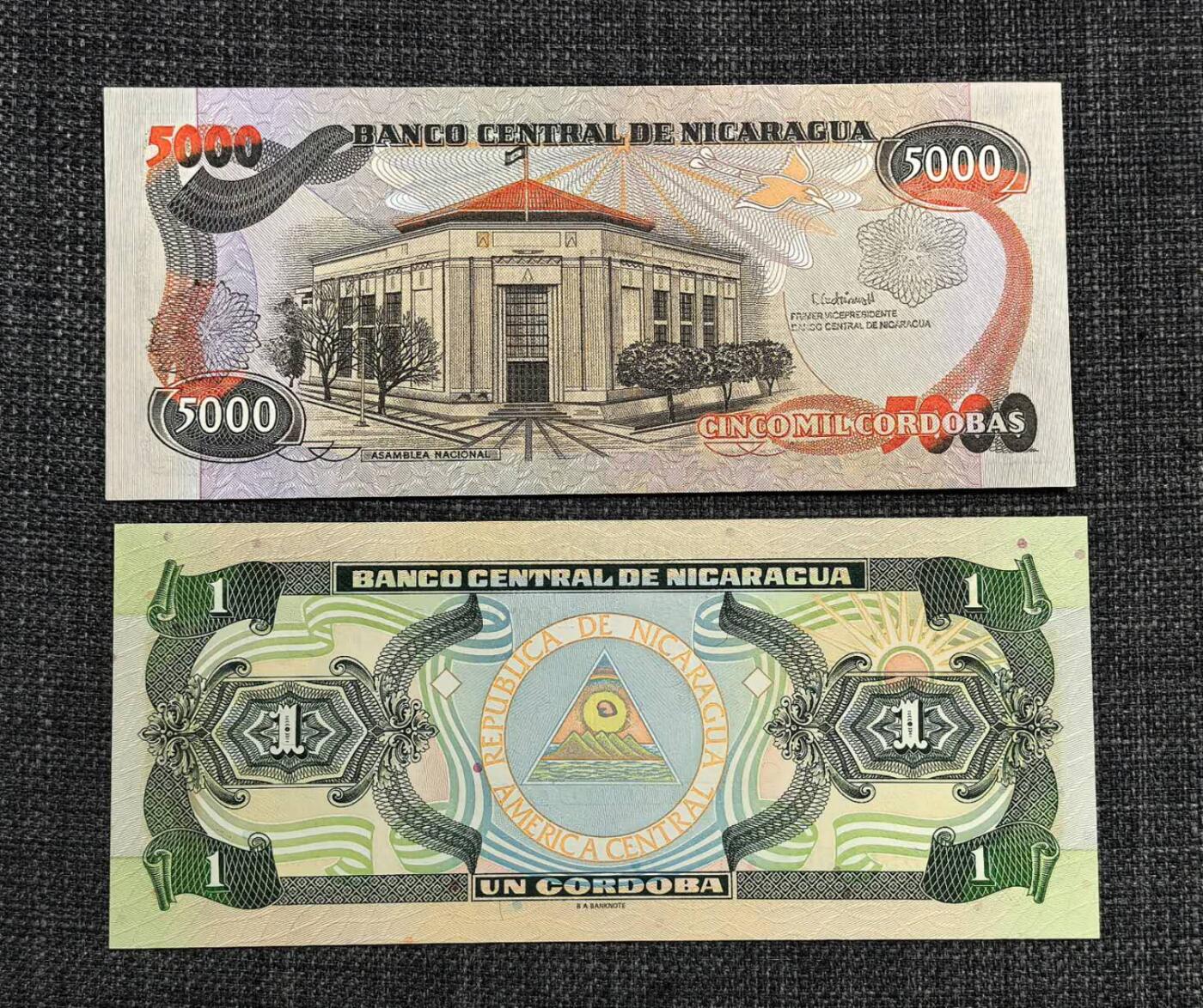 北京马甸外国币专卖第137期，外国纸币专场，陆续上拍，欢迎关注 尼加拉瓜1985年版500，1995年版1，2张全新