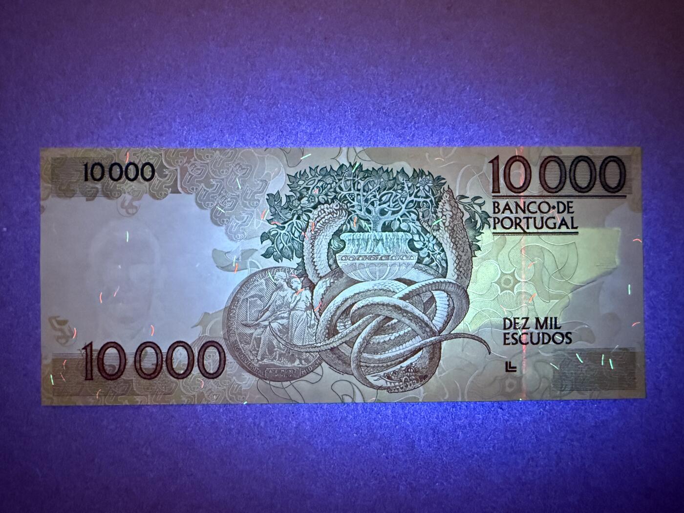 《艾美收藏》第192期-周日外币精品靓号 葡萄牙10000埃斯库多 UNC 1989年 葡萄牙精神病学家、1949年诺贝尔医学奖得主安东尼奥 同号段的(第87拍)评了67分
