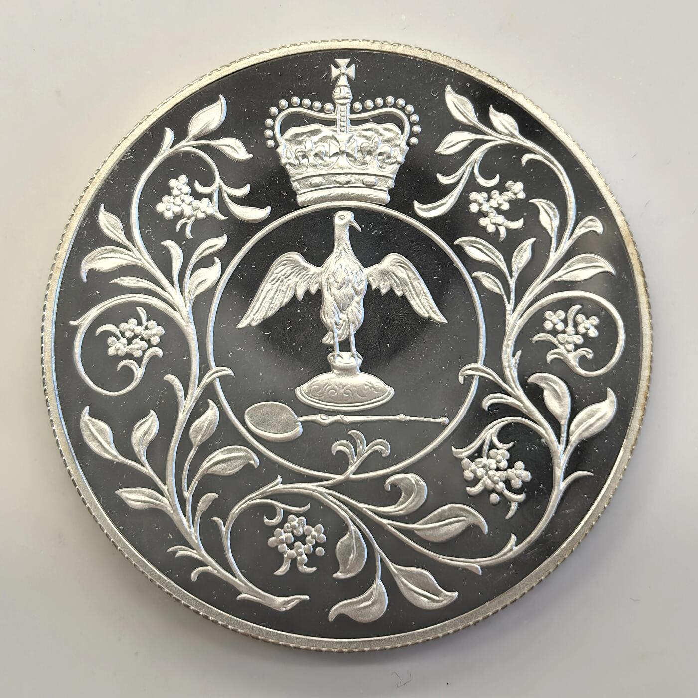 博洋堂世界钱币拍卖第115期（全场包邮） 英国1977年女王登基25周年精制纪念银币原盒带证书UNC，PROOF精制币，币面清爽干净又漂亮，状态极佳。