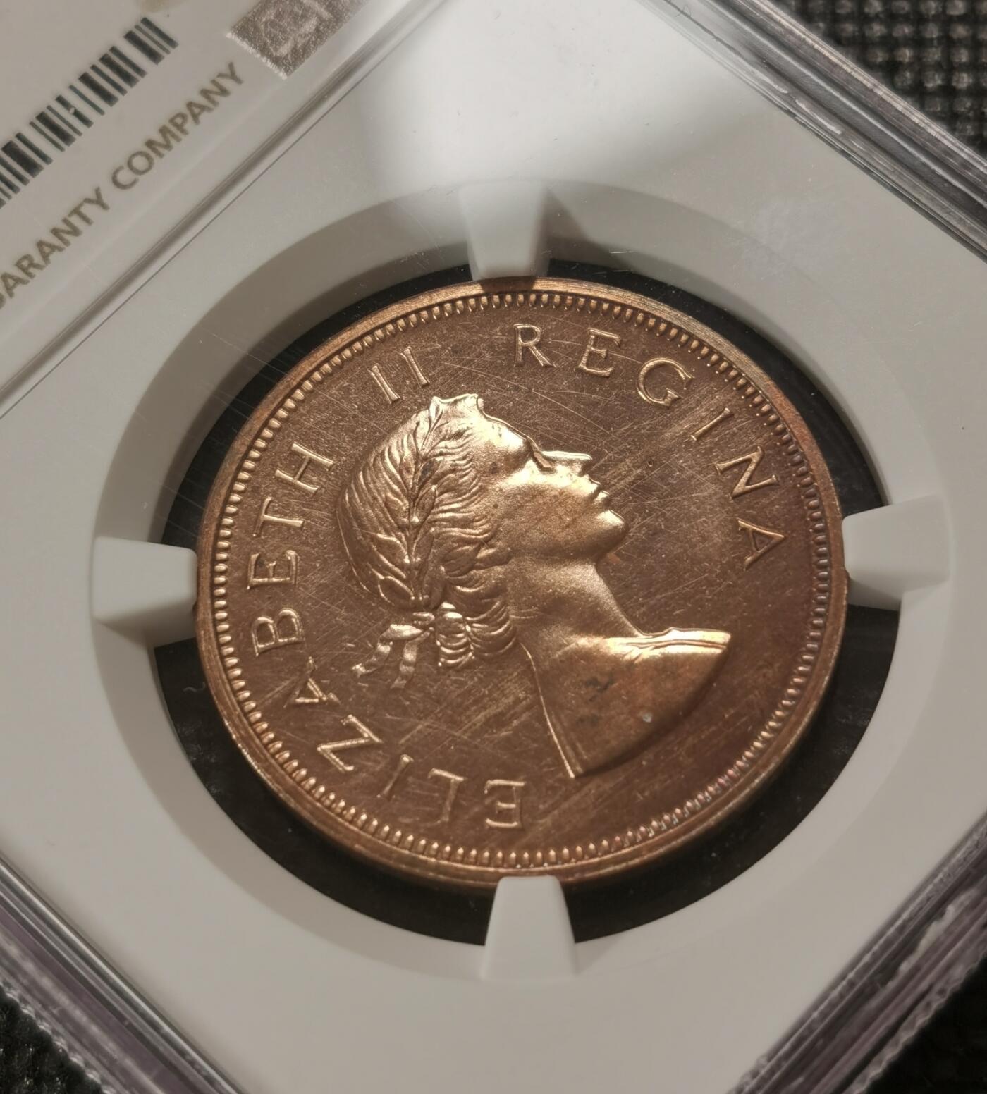 甄臻铺-世界钱币拍卖-南非西非东非专场（第10期）送拍享返佣金等优惠多多 NGC-PF63 英属南非 1956 1便士 精制 原味包浆，币面转光