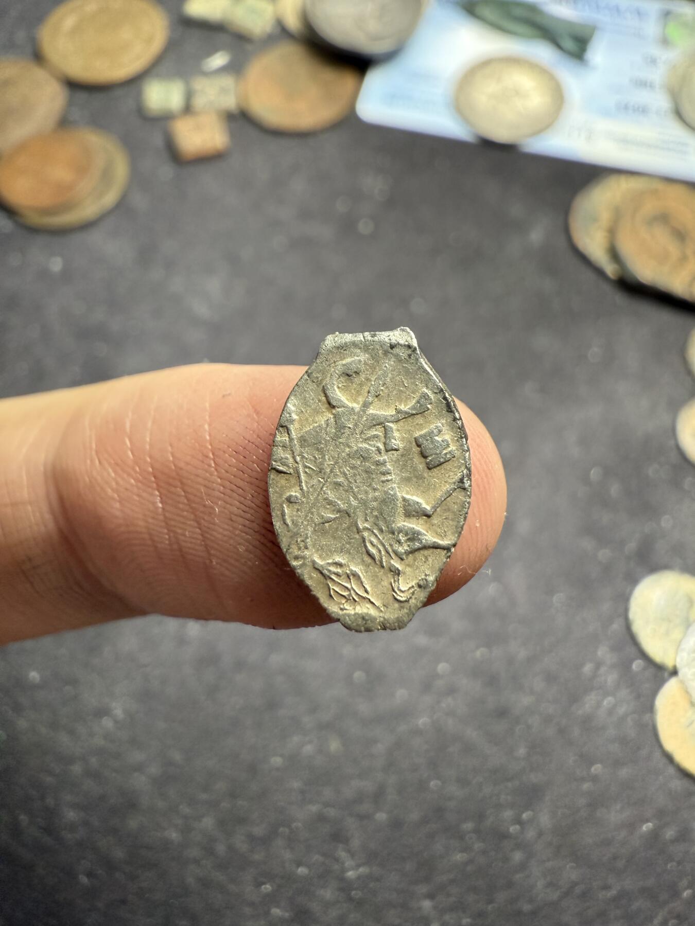 南宋泉阁俄币 外币 国币 专场第七期 俄罗斯 留里克王朝 1547-1584年 伊凡四世1戈比小银币 鱼鳞币 0.6g左右 难得好品 原味老包浆 深打 图案文字清晰