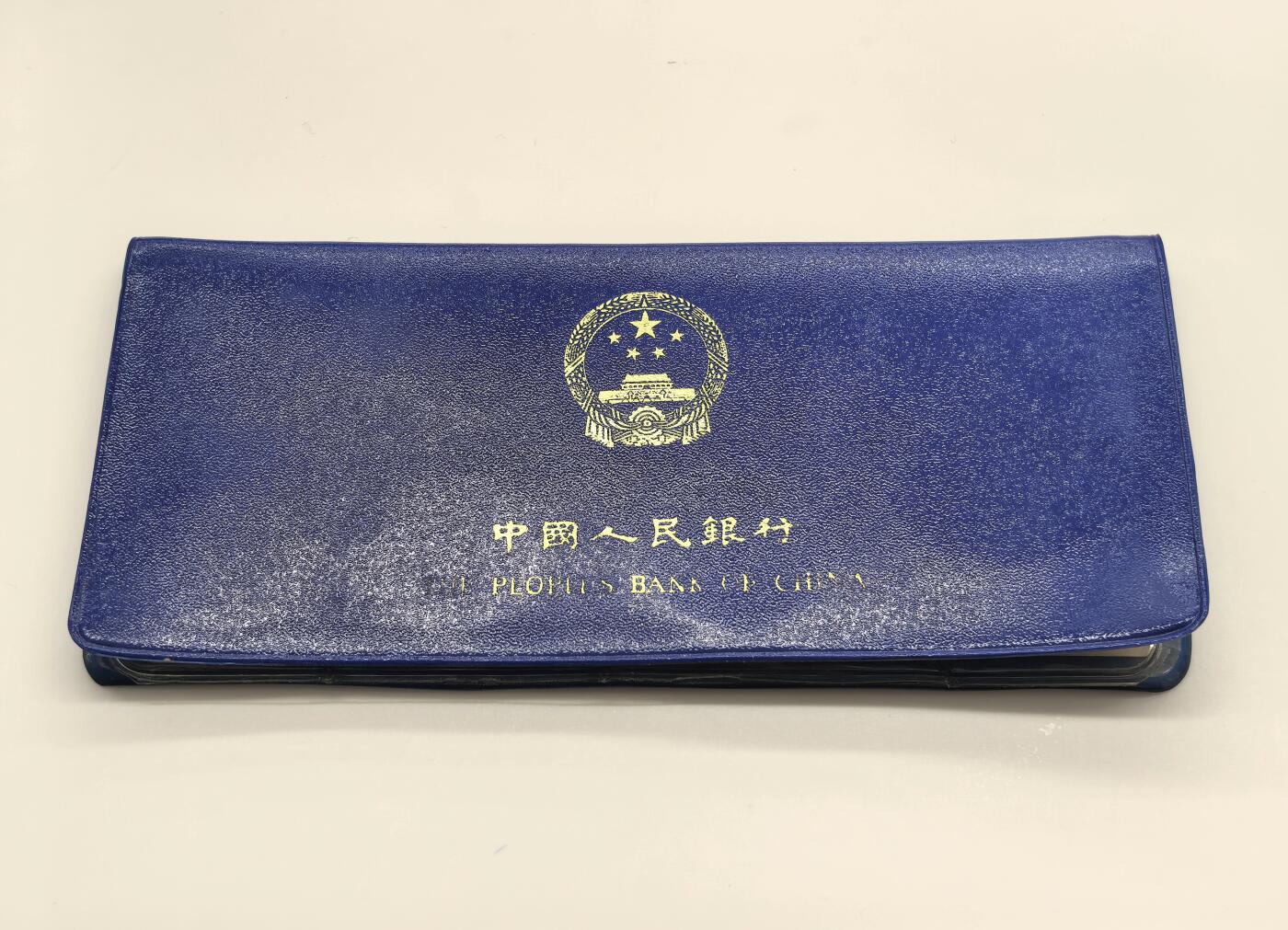 博洋堂世界钱币拍卖第115期（全场包邮） 1980年长城币小蓝本套装完美品，天王本七枚品相出色，内含分币五大天王的俩，曾经的出口换汇品，十年前外国回流就到了8千-1万的价格了，国外也没有漏了。