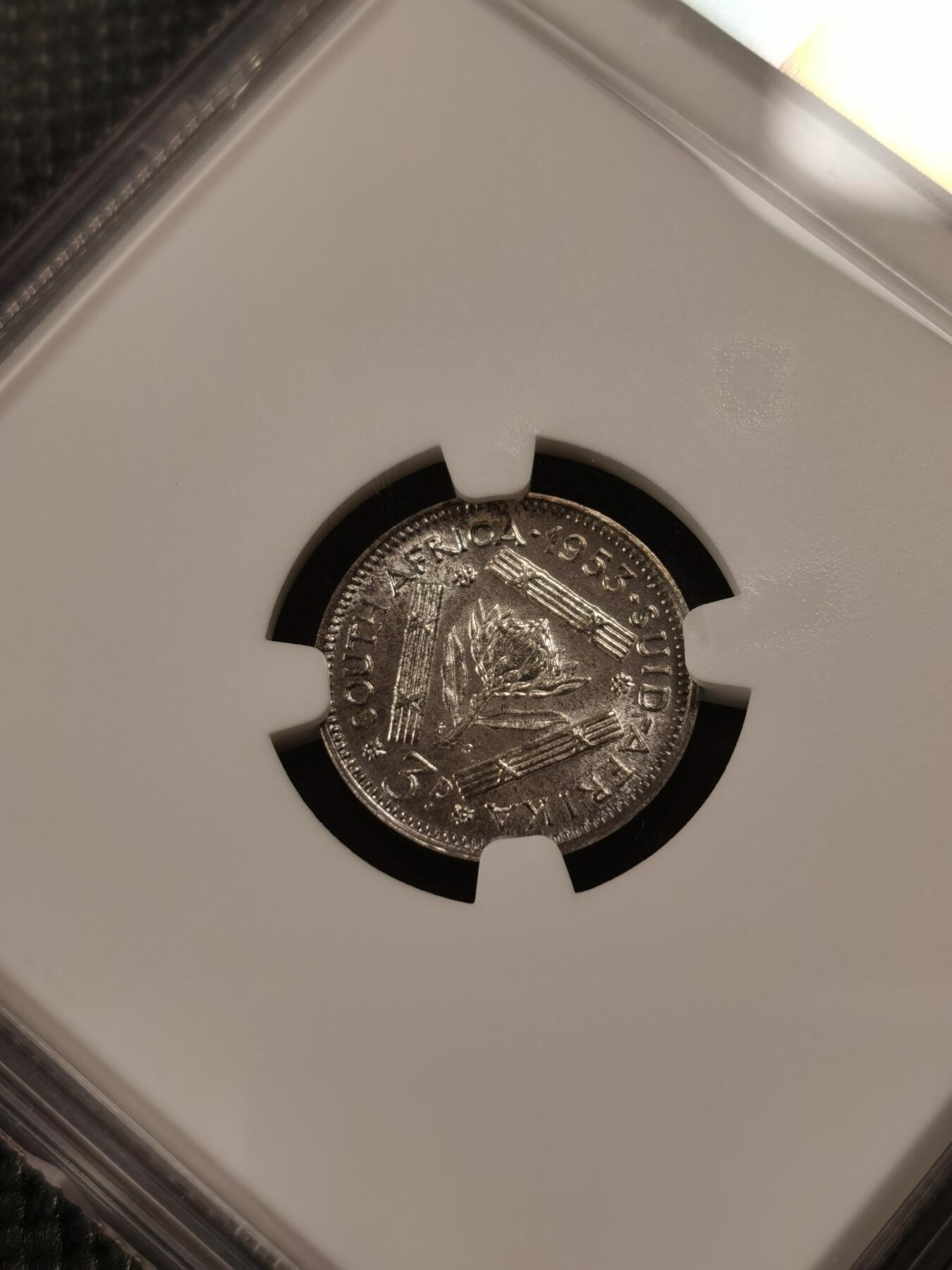 甄臻铺-世界钱币拍卖-南非西非东非专场（第10期）送拍享返佣金等优惠多多 NGC-PF66 英属南非 1953 3便士 精制 原味包浆，币面转光