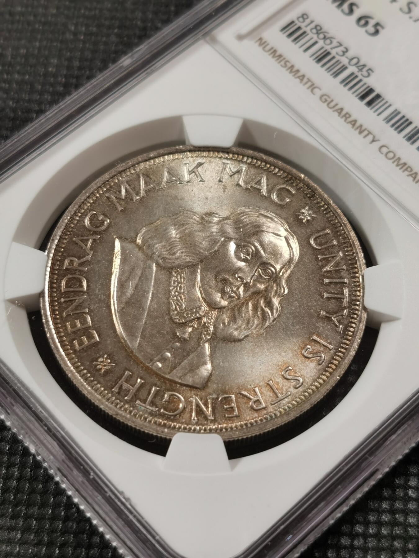 甄臻铺-世界钱币拍卖-南非西非东非专场（第10期）送拍享返佣金等优惠多多 NGC-MS65 南非 1964 50分 吕贝克跳羚银币，原味包浆，币面漂亮