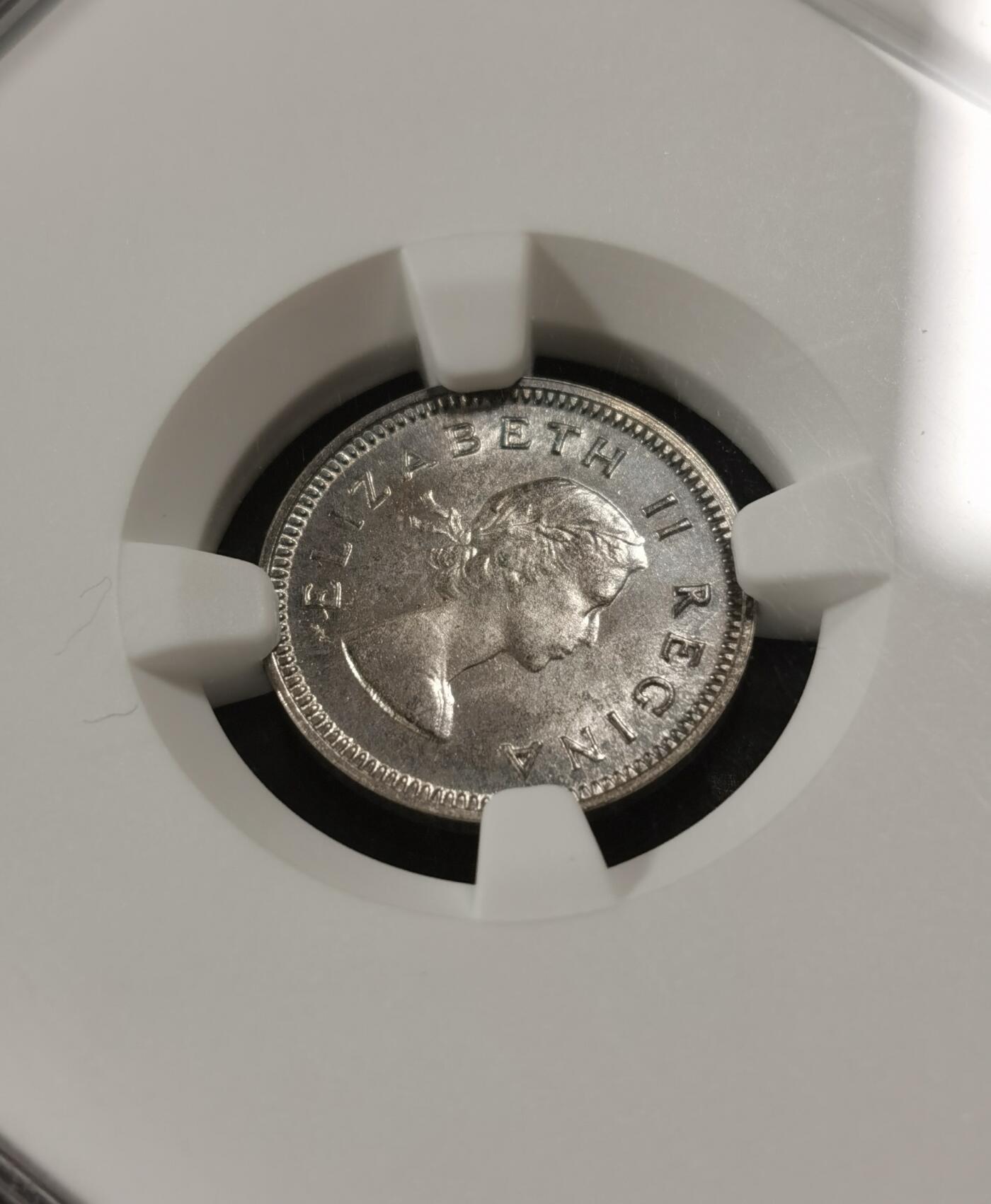 甄臻铺-世界钱币拍卖-南非西非东非专场（第10期）送拍享返佣金等优惠多多 NGC-PF66 英属南非 1953 3便士 精制 原味包浆，币面转光