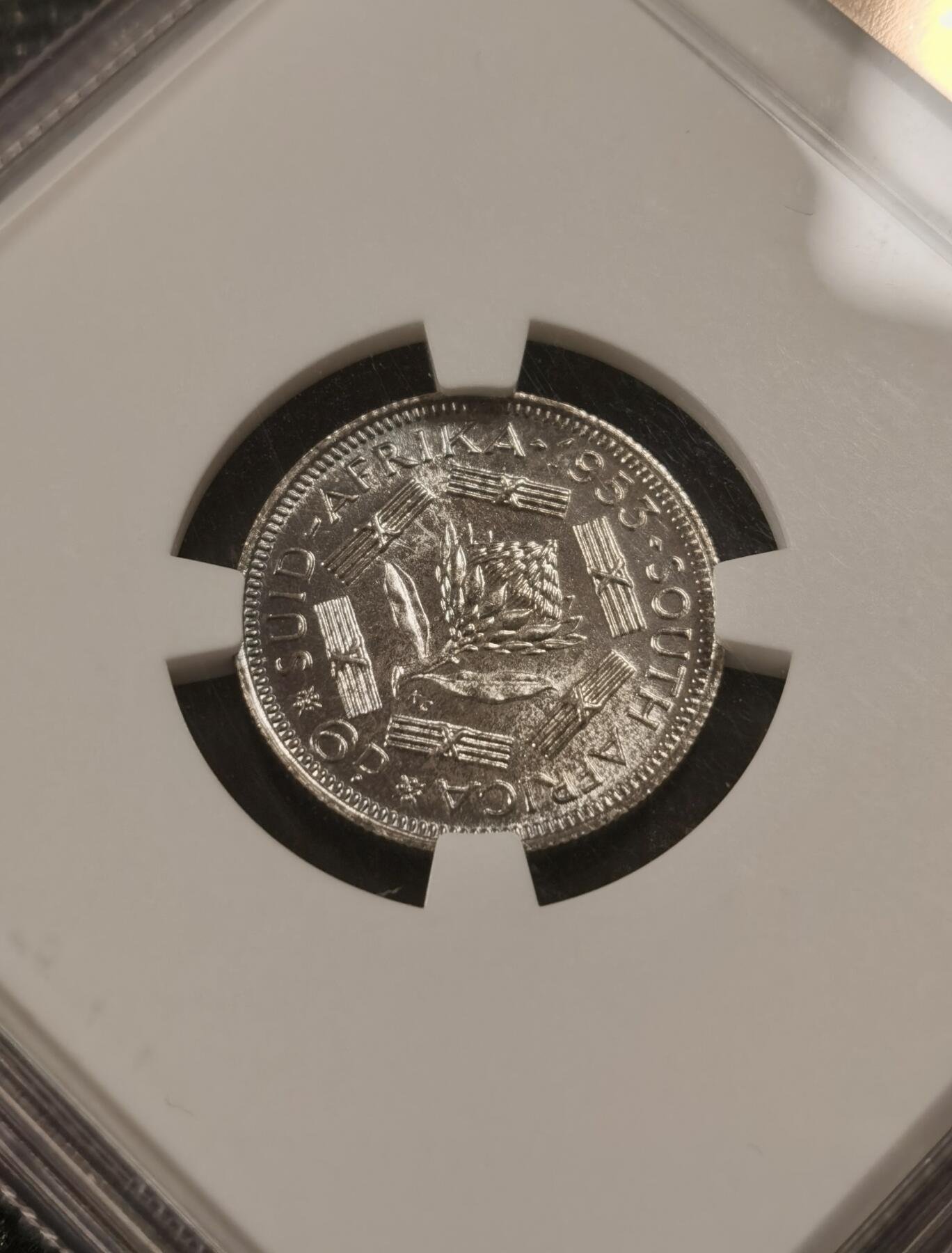 甄臻铺-世界钱币拍卖-南非西非东非专场（第10期）送拍享返佣金等优惠多多 NGC-PF66 英属南非 1953 6便士 精制 原味包浆，币面转光