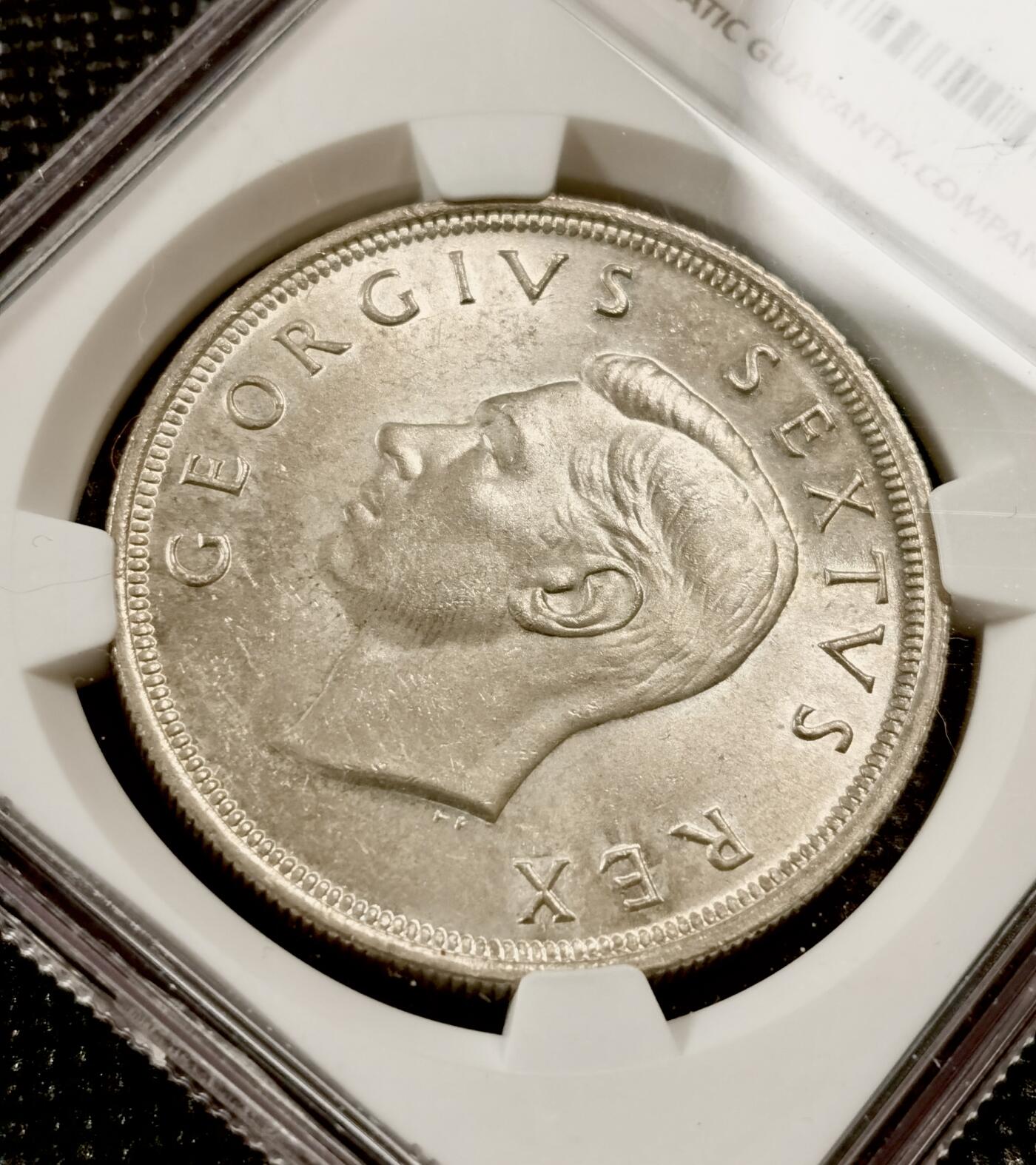 甄臻铺-世界钱币拍卖-南非西非东非专场（第10期）送拍享返佣金等优惠多多 NGC-MS64 南非 1952 乔治六世5先令 银币 发现开普敦300周年，品相难遇，大多63分，此枚64，自然淡黄油包浆