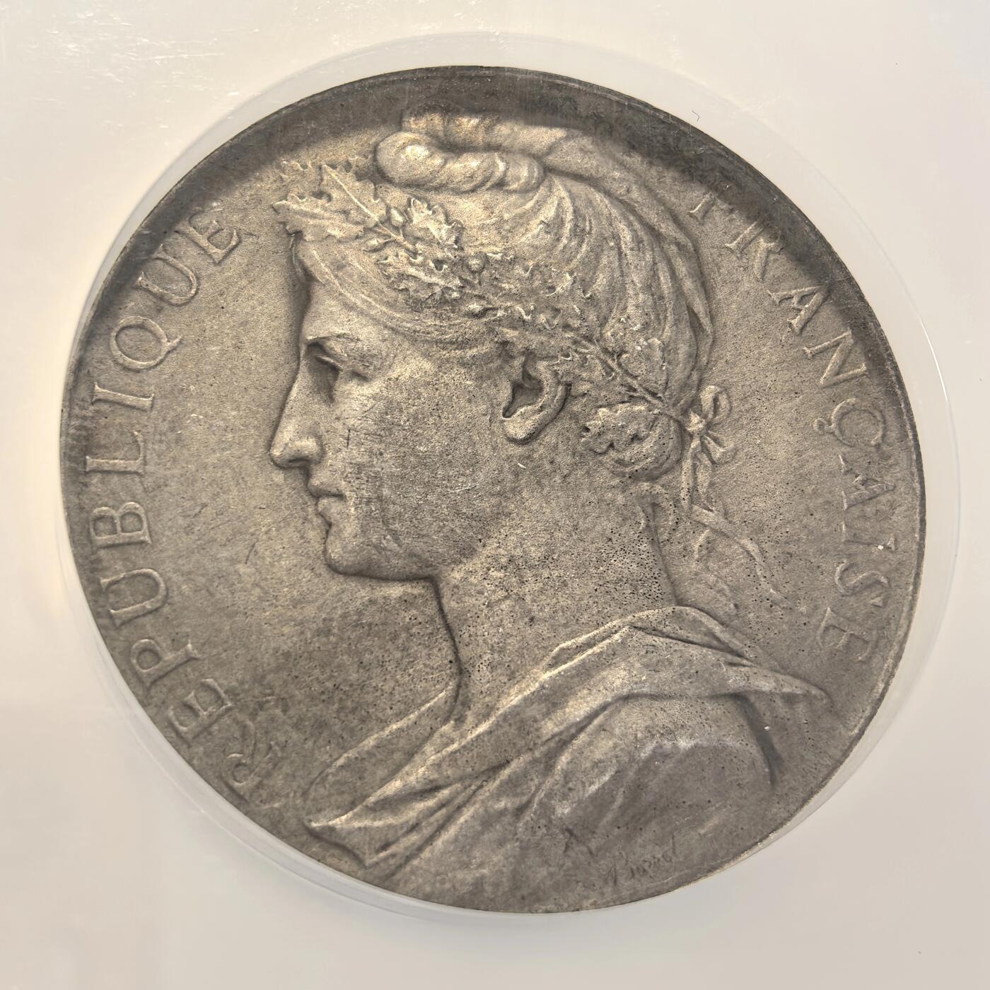 博洋堂世界钱币拍卖第115期（全场包邮） NGC MS62 法国1924年商业保险联盟纪念大银章，50mm超大款。大型纪念币章由于更容易受到磕碰和污染，出分不易。