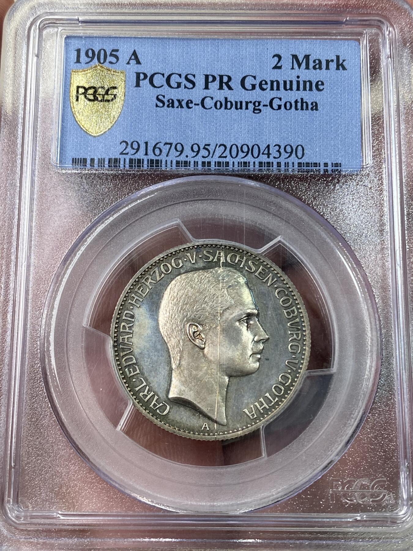 万国钱币拍卖第043期 PCGS PRD 1905年德国萨克森-科堡-哥达精制2马克 绝对的高端品种，十几年前欧拍BU级别裸币购回，后送评PC开箱时不慎被美工刀划伤，实在可惜了这么好的品相，但除了划伤外颜值依旧能打。