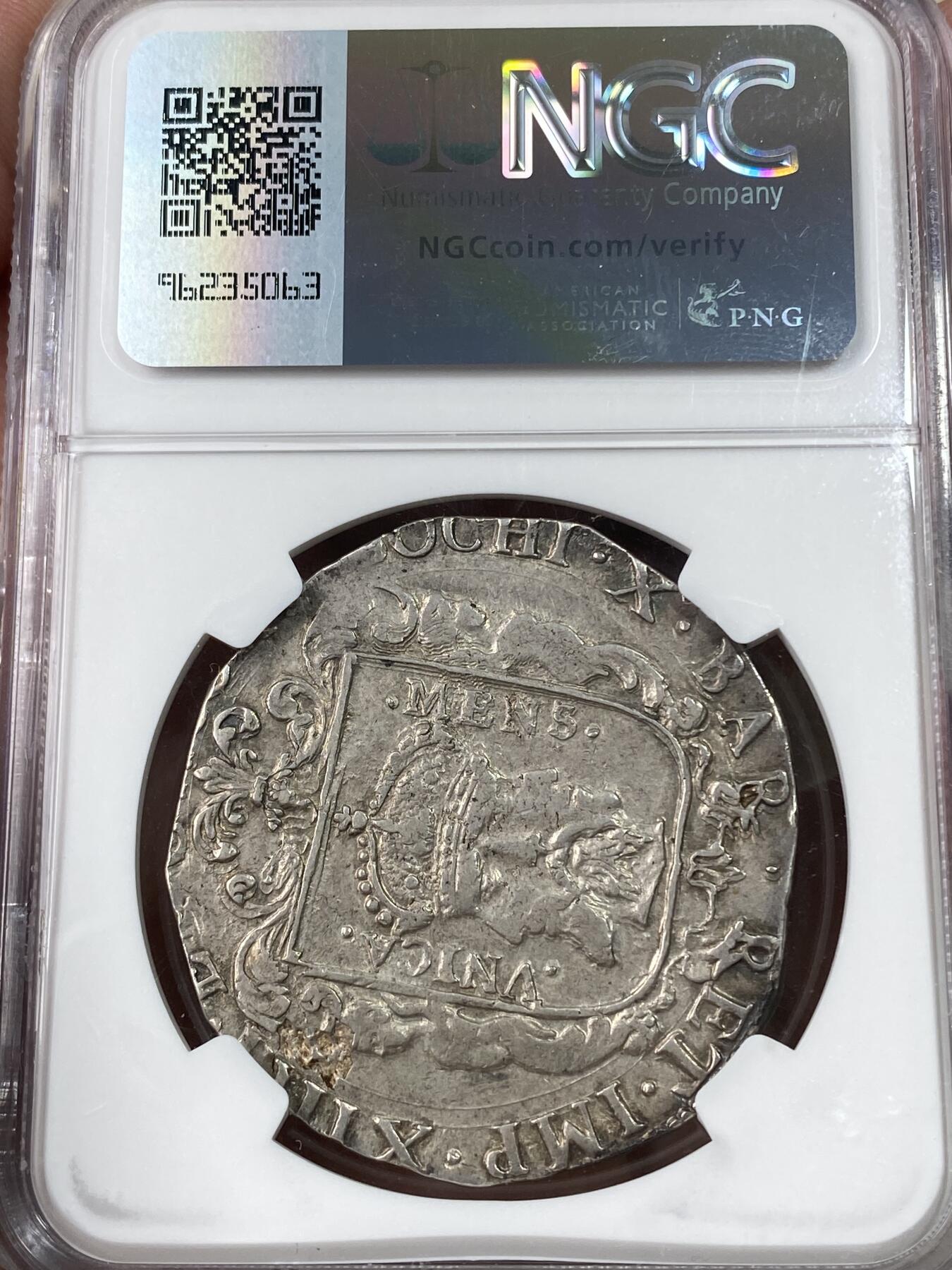 万国钱币拍卖第043期 NGC AU58 意大利1676年雷泰尼奥邦1菲利波大银。正面领主为Antonio Teodoro Trivulzio。该家族以背面神秘的三人脸徽章出名，含银量高达0.948，导致银币变得很软。成熟的巴洛克风格，已是所见最好，也是唯一的TOP POP。较为冷门的意大利小邦领主，在位两年便神秘去世。意大利发烧友不可错过的精品。