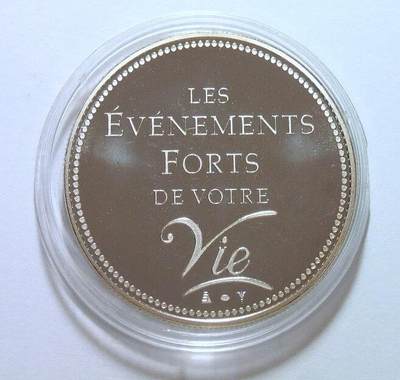 德国1989年11月9日 拆除柏林墙高浮雕精制大镀银章 40MM 德国1989年11月9日 拆除柏林墙高浮雕精制大镀银章 40MM