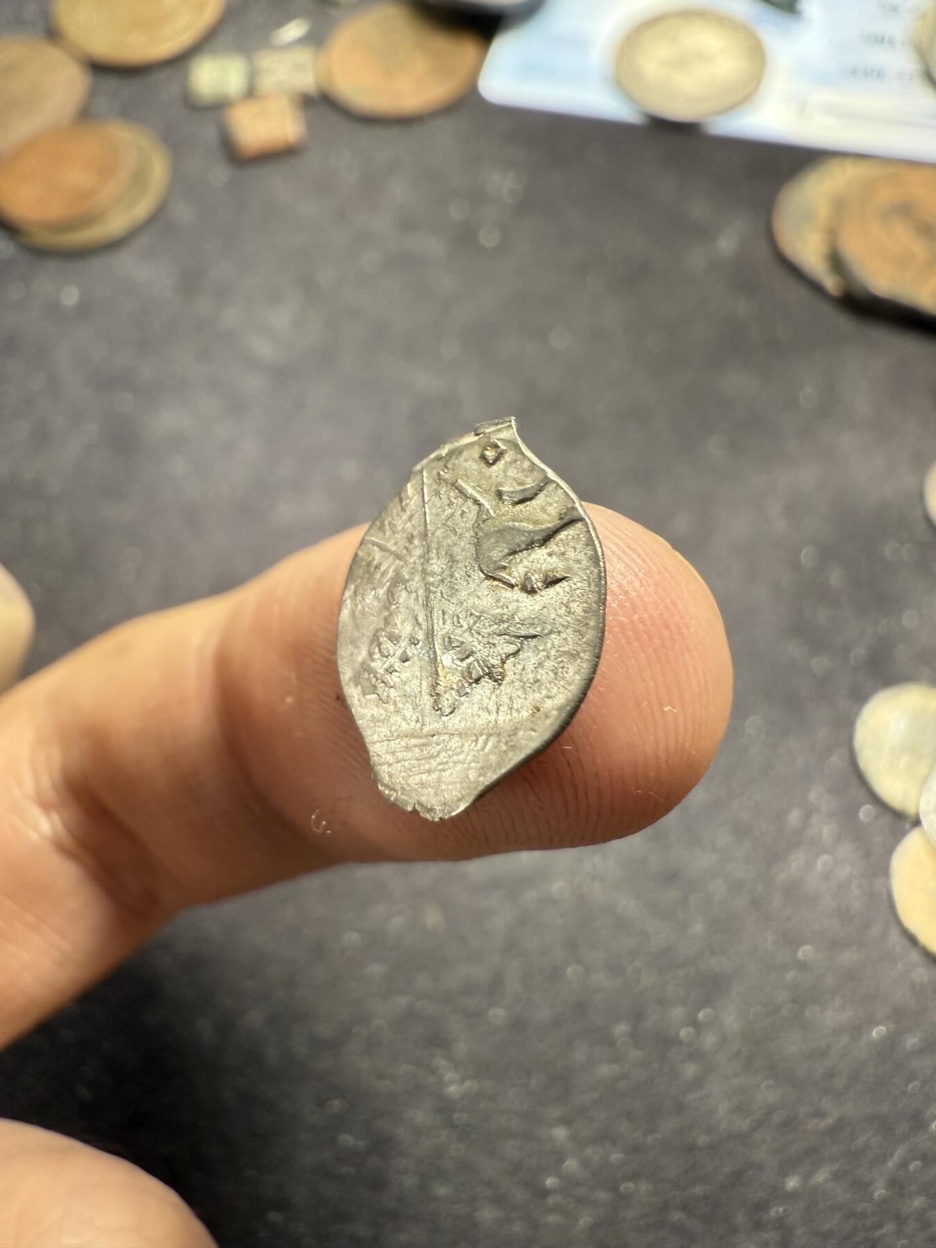 南宋泉阁俄币 外币 国币 专场第八期 俄罗斯 留里克王朝 1584-1598年 洛夫哥罗德 末代沙皇 费德罗·伊万诺维奇1戈比小银币 鱼鳞币 0.6g左右 难得好品 原味老包浆 深打 图案文字清晰