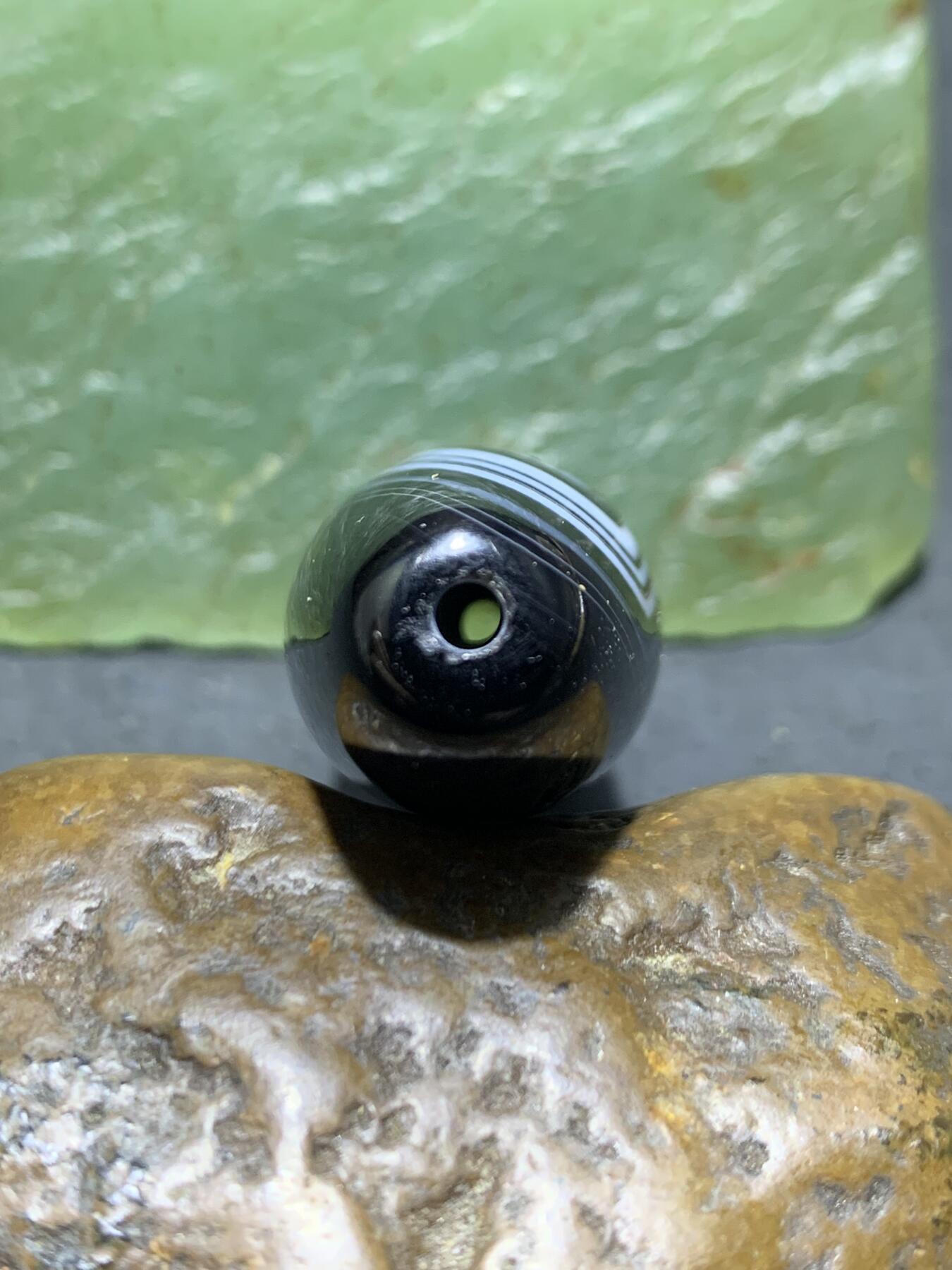 药师玛瑙天眼随形大桶珠一颗，