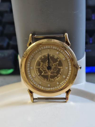 【海寕潮】拍卖第151期【长期征集拍品】 - 【海宁潮】加拿大90年代1/10盎司枫叶纯金金币女式石英手表，表盘镶嵌南非天然钻石。无表带。后表壳为银镀金材质，镶嵌黄金光材料价都要2235元。走时正常，需要去表店更换电池