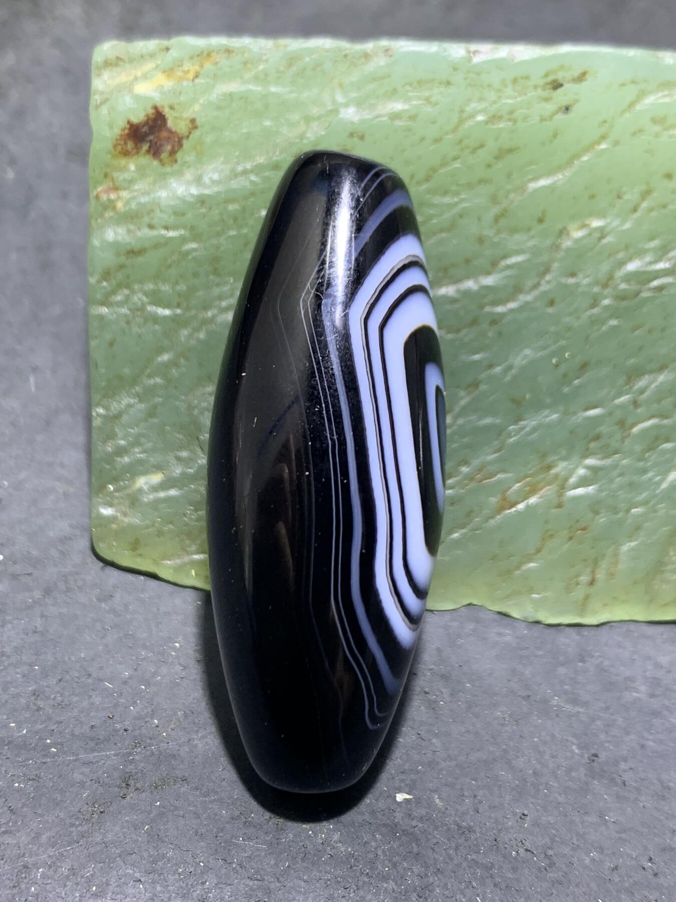 药师玛瑙天眼随形大桶珠一颗，