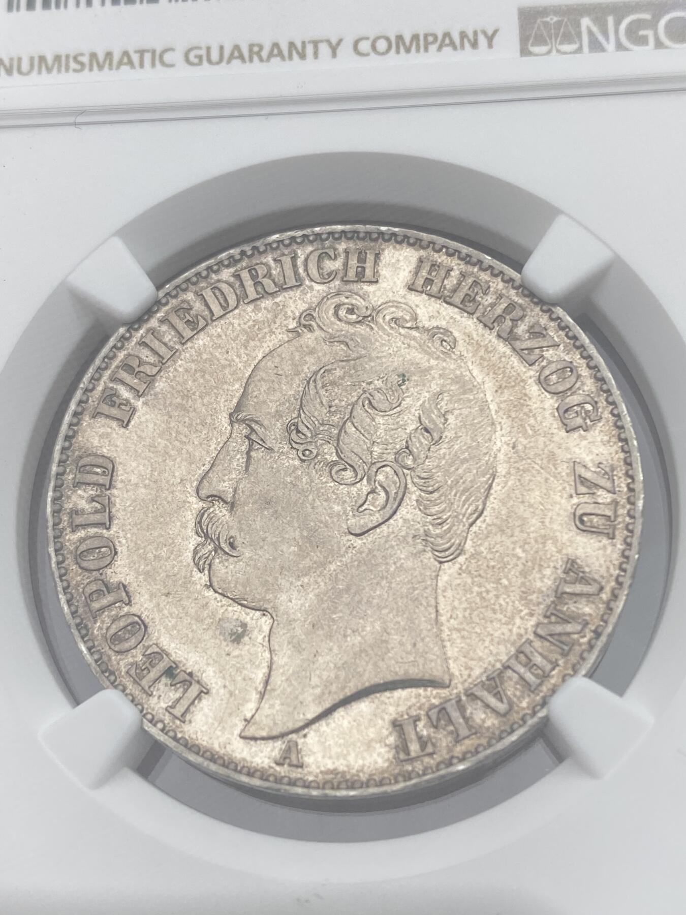 万国钱币拍卖第043期 NGC MS62 1858年德国安哈尔特-德邵双熊流通1泰勒 原味首年版本全深打 熊毛粒粒分明 难度极大的流通小邦品种