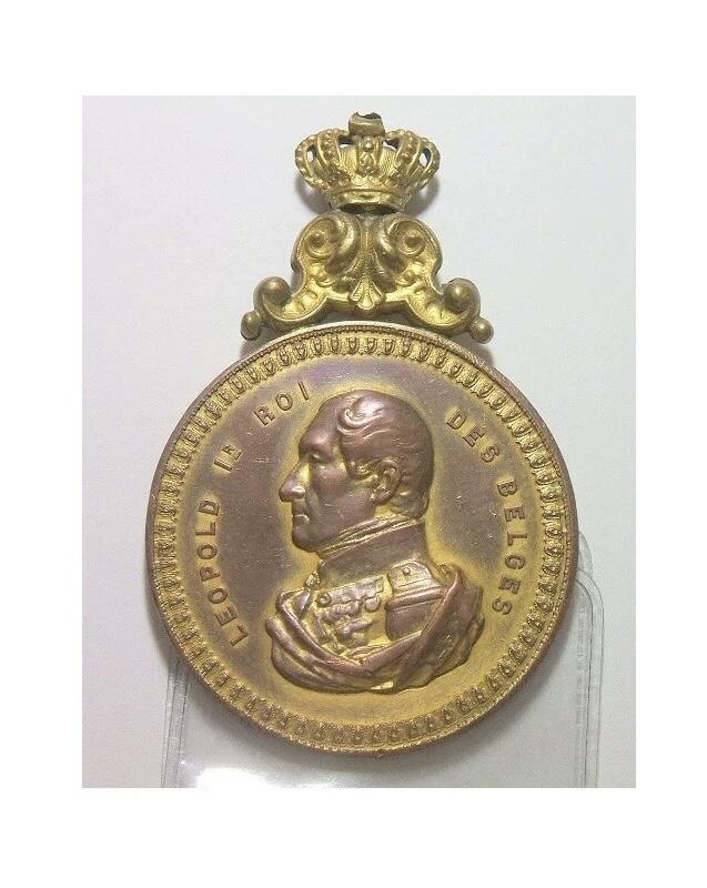 比利时1900年 利奥波德一世戴皇冠高浮雕大镀金章 45MM