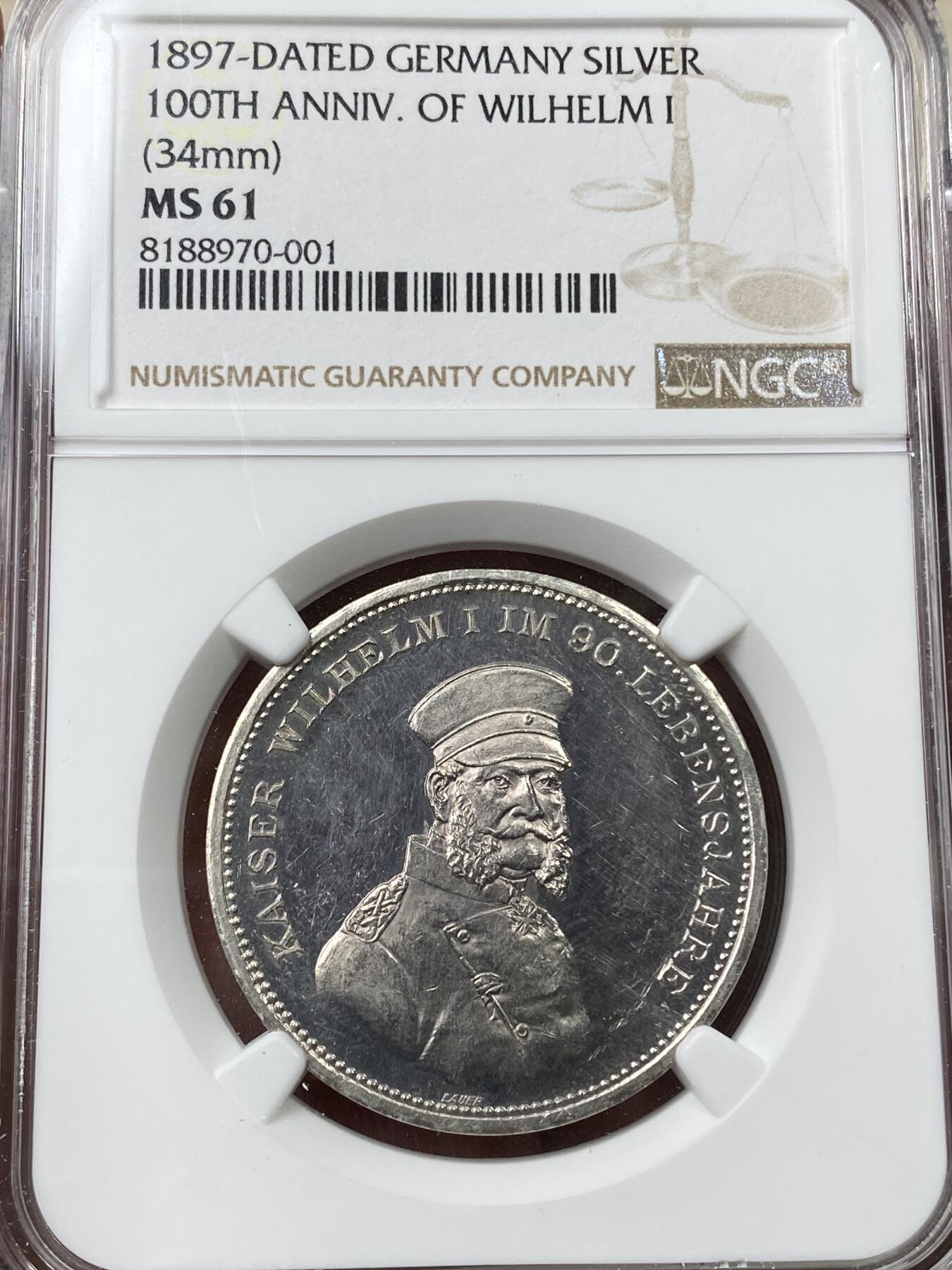 万国钱币拍卖第043期 NGC MS61 1897年德国第二帝国威廉一世皇帝100周岁诞辰骑马铜像揭幕纪念银章 少见威廉一世戎装像骑马铜像 位于柏林的铜像在二战后被毁 改为红军纪念像