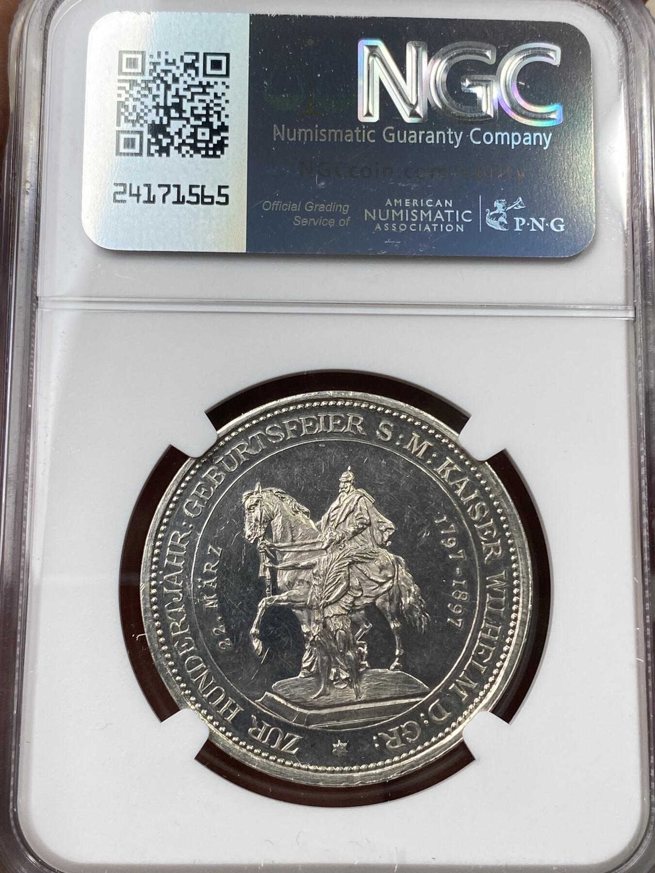 万国钱币拍卖第043期 NGC MS61 1897年德国第二帝国威廉一世皇帝100周岁诞辰骑马铜像揭幕纪念银章 少见威廉一世戎装像骑马铜像 位于柏林的铜像在二战后被毁 改为红军纪念像